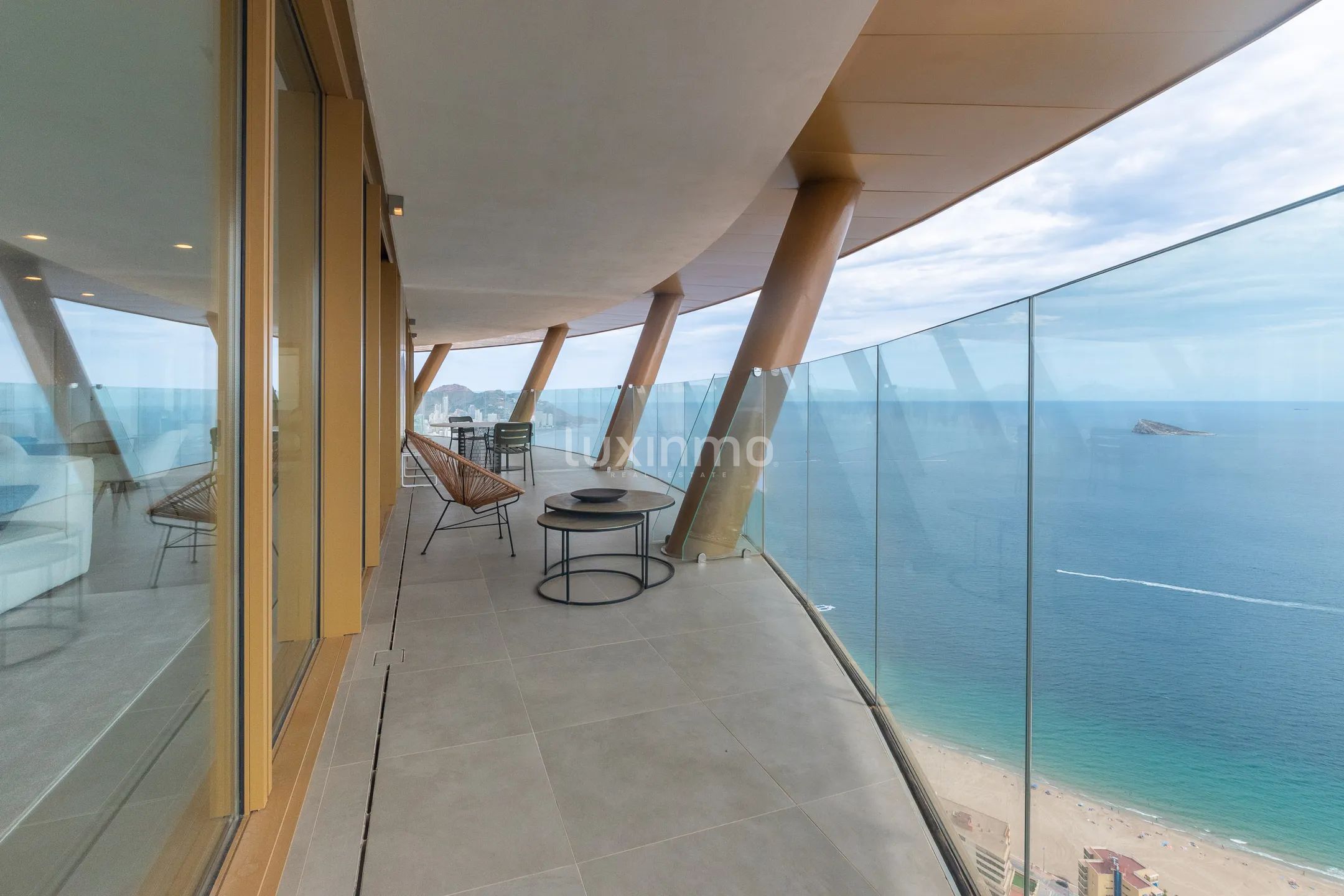 8 Bed Apartment in West Beach — photo 2