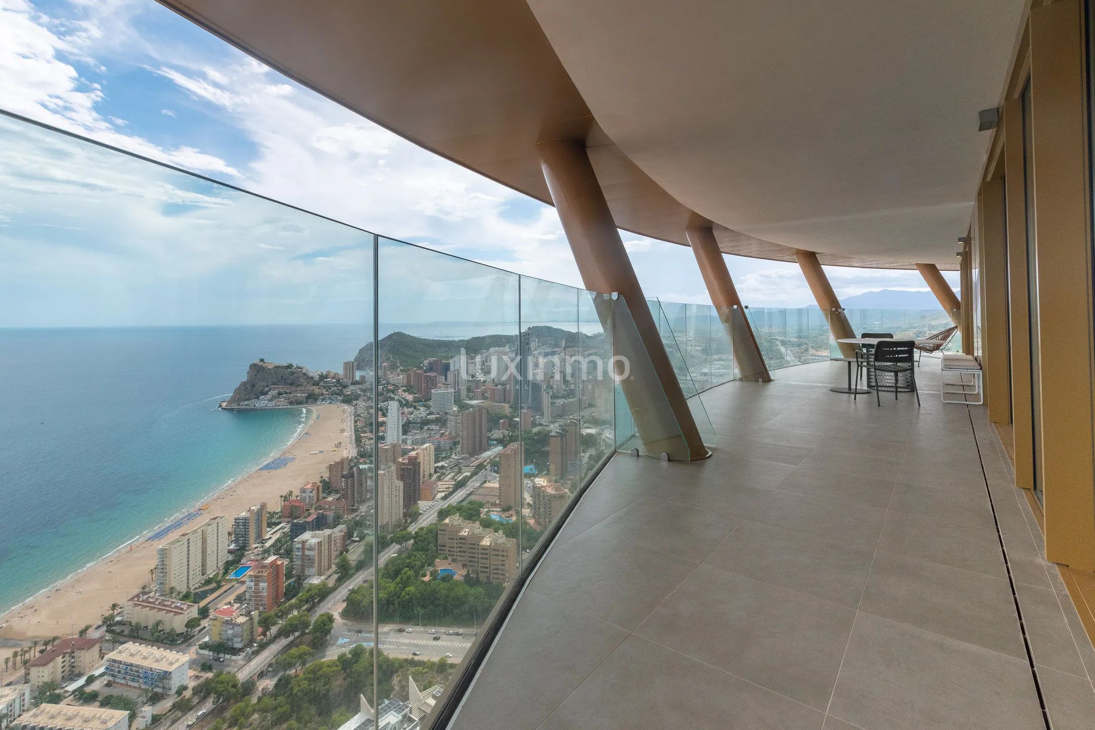 8 Bed Apartment in West Beach — photo 3