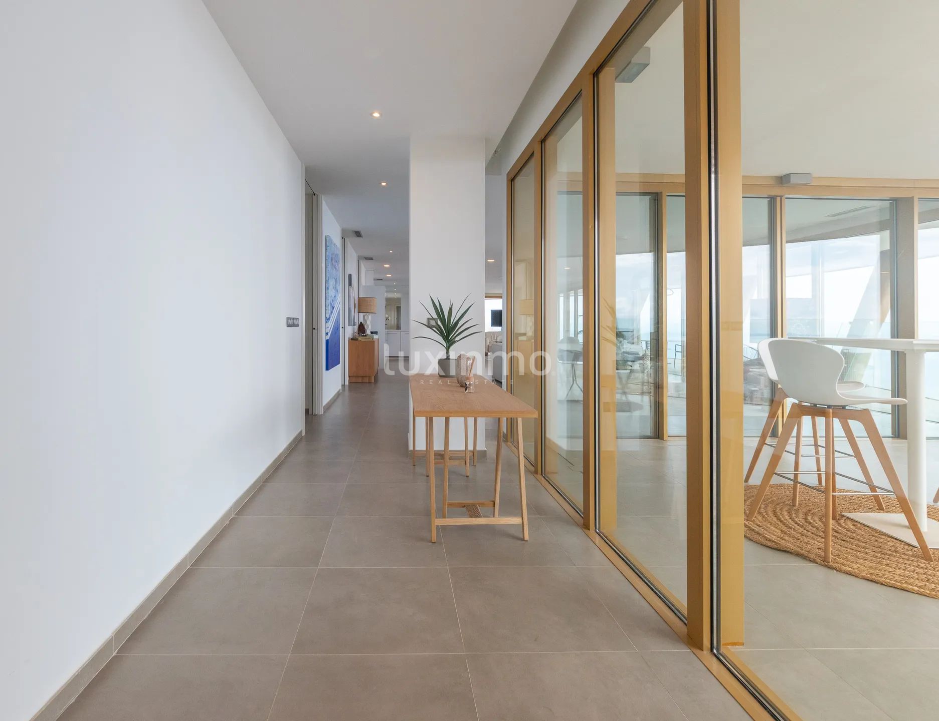 8 Bed Apartment in West Beach — photo 4