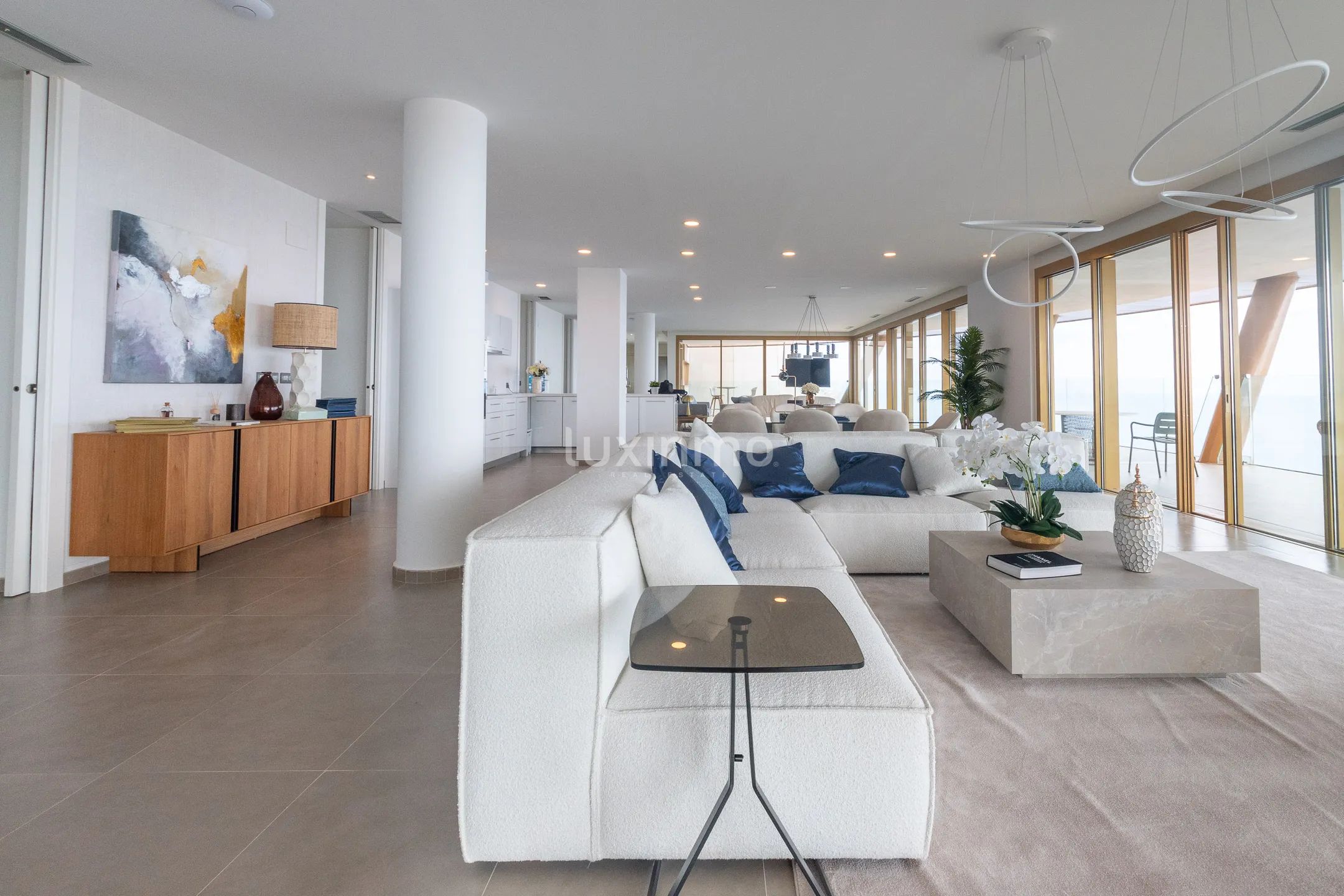 8 Bed Apartment in West Beach — photo 6