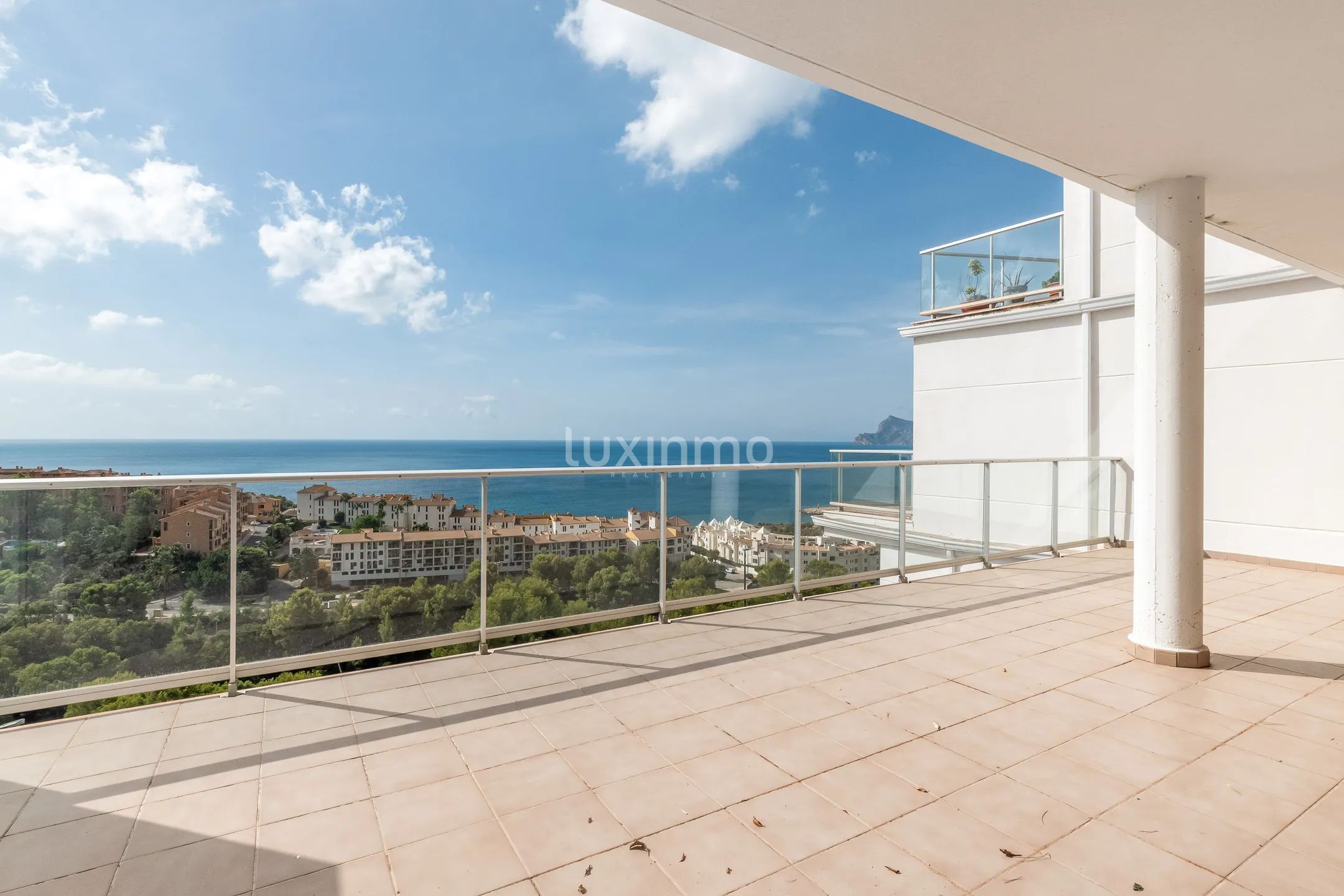 ПРОДАЖА КВАРТИРЫ С ВИДОМ НА МОРЕ В МАСКАРАТЕ, АЛТЕЯ — photo 1
