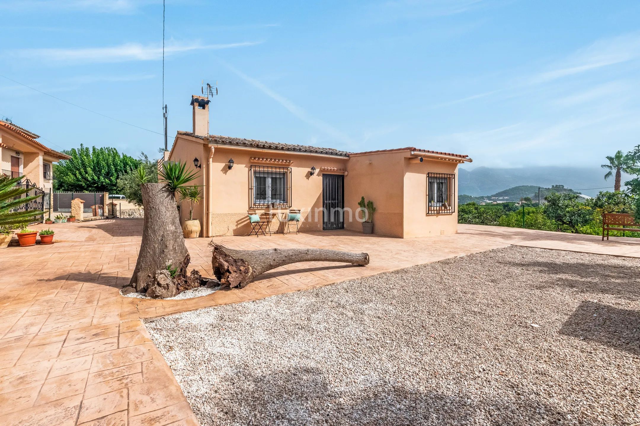Se vende encantadora casa con vistas a la montaña en Polop — photo 1