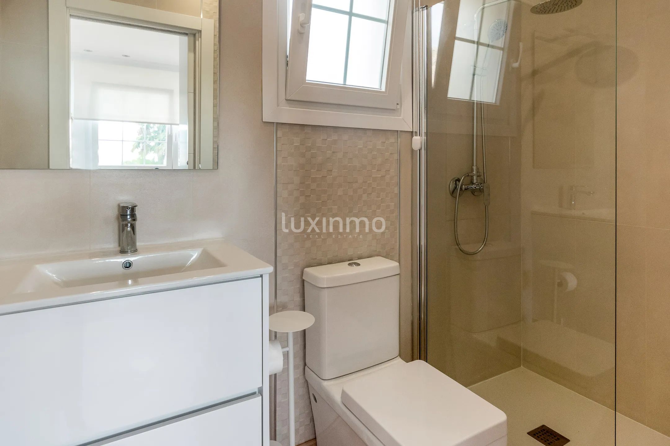 Дом с частным бассейном и захватывающим видом в Полопе — photo 17