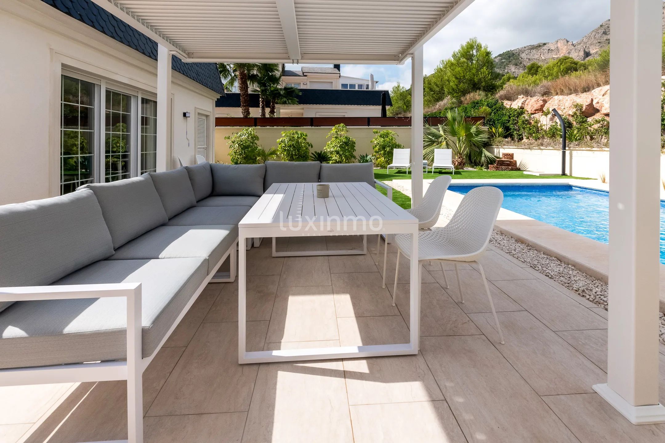 Дом с частным бассейном и захватывающим видом в Полопе — photo 19