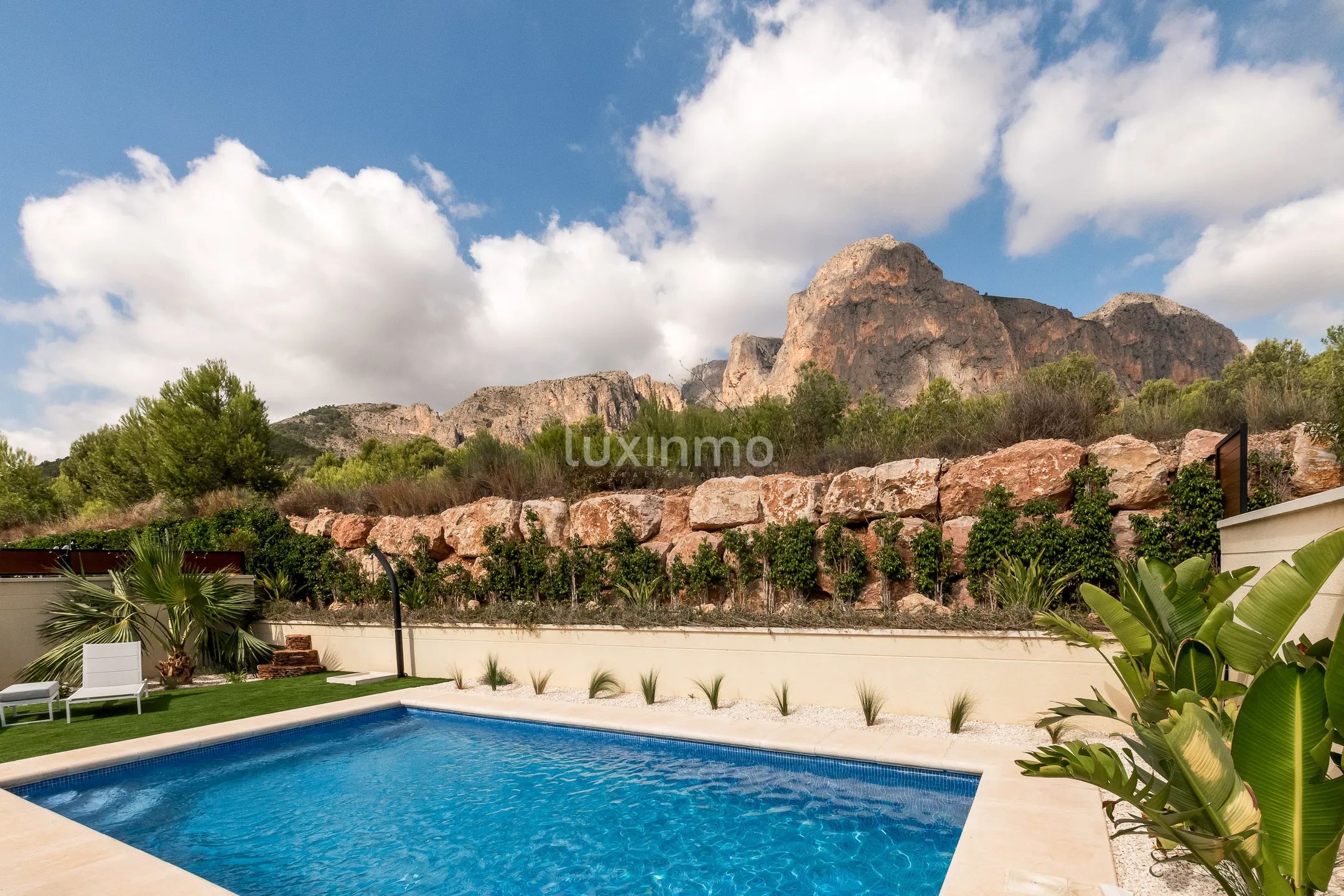 Дом с частным бассейном и захватывающим видом в Полопе — photo 20