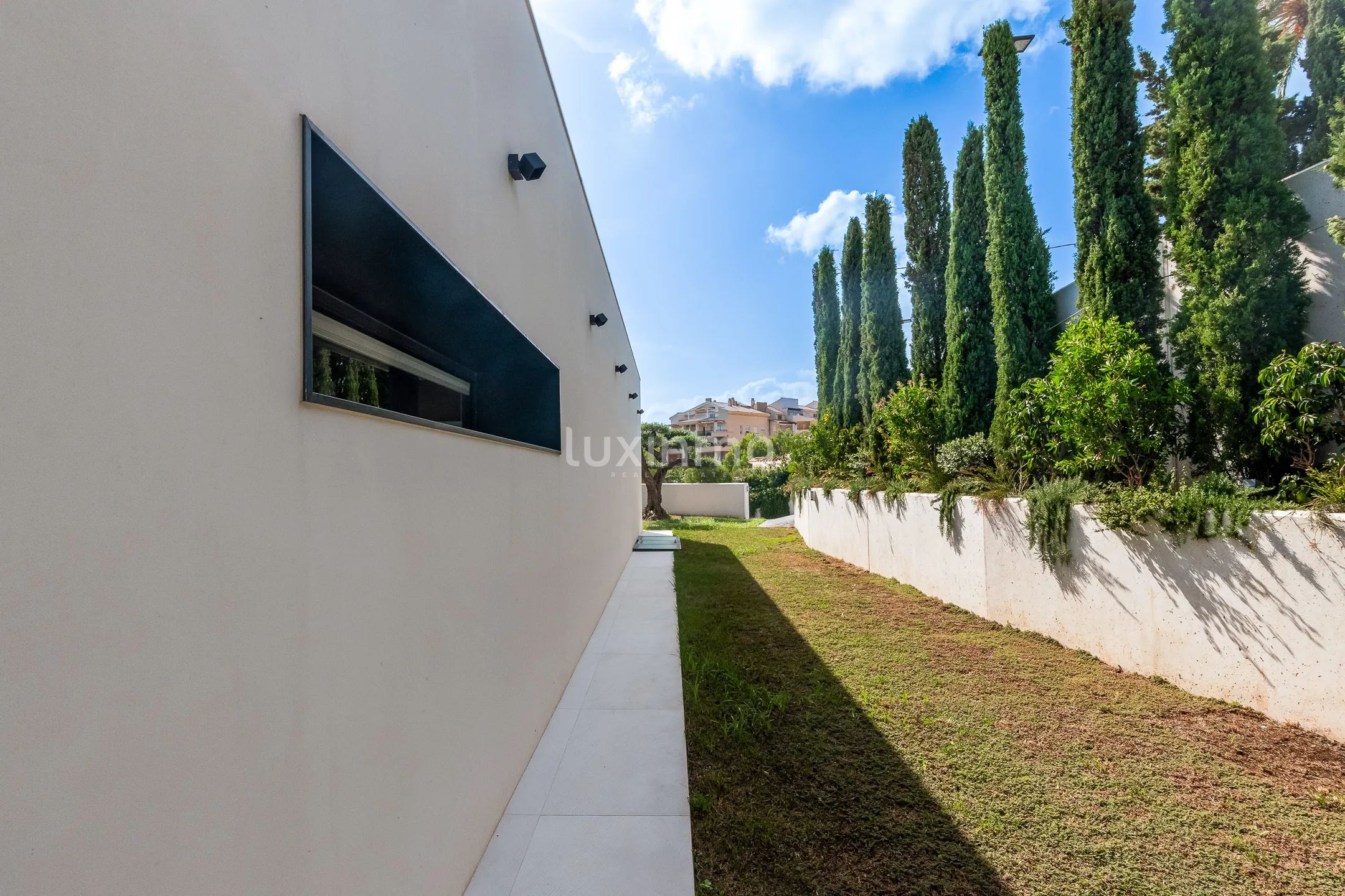 Luxurious modern villa with sea views in Altea — photo 40