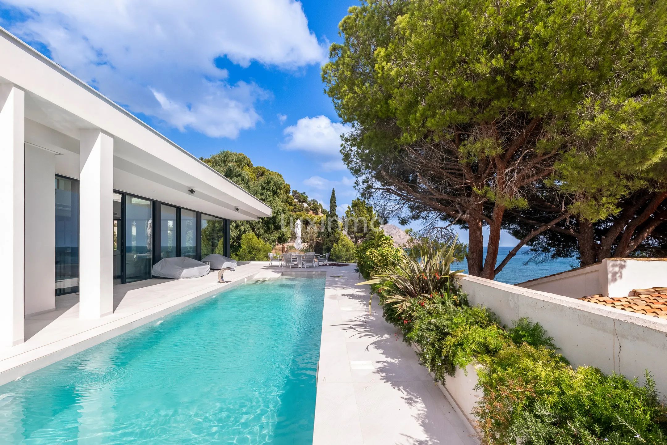Luxurious modern villa with sea views in Altea — photo 46