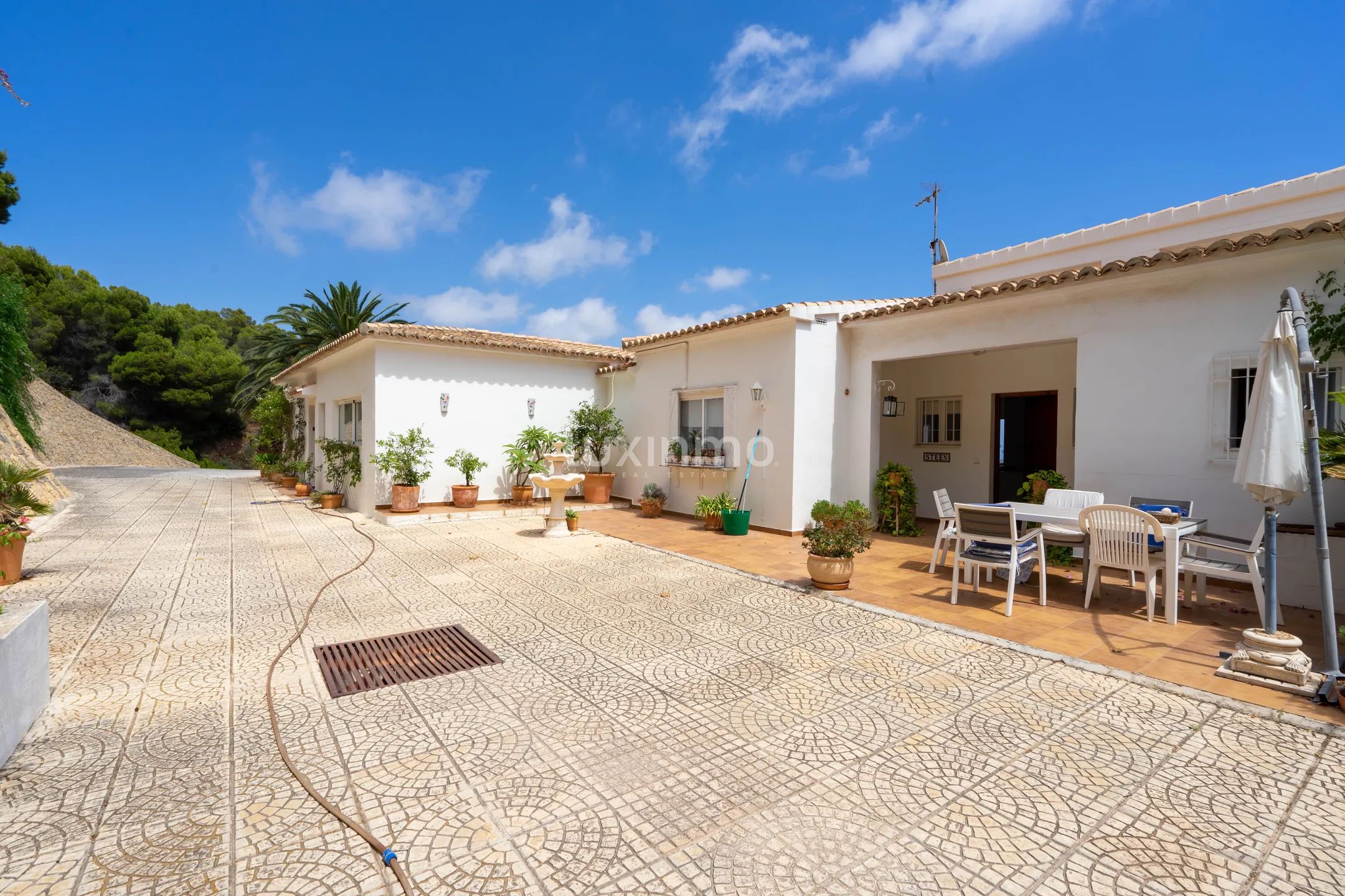 Villa for sale with sea and mountain views in Calpe — photo 27