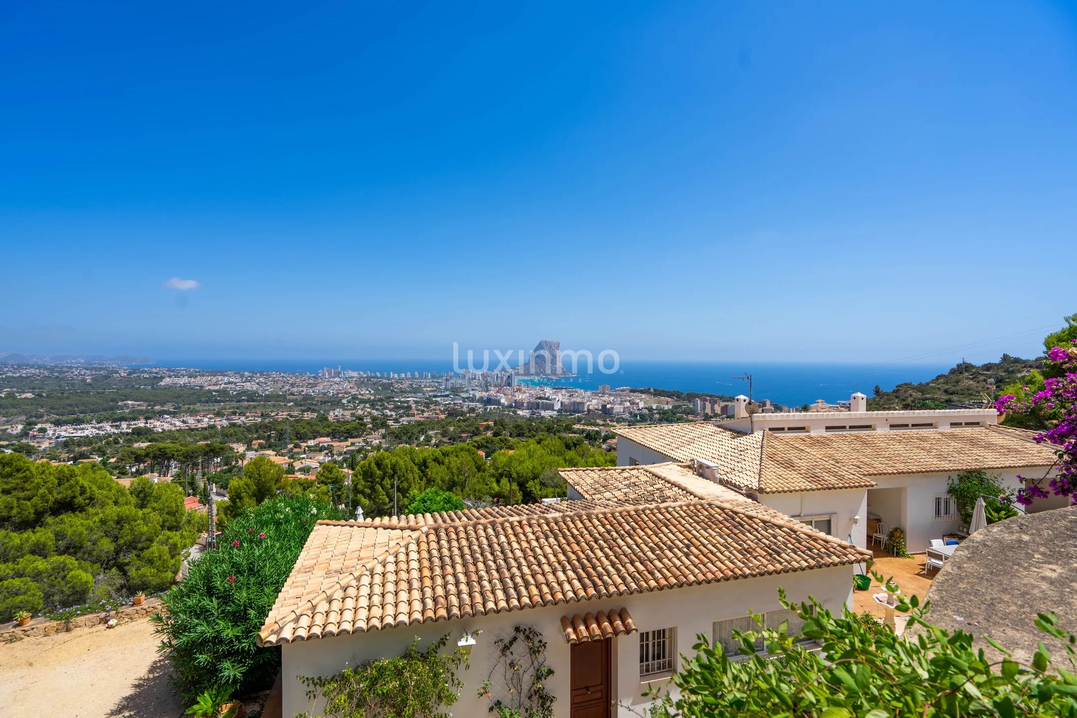 Villa for sale with sea and mountain views in Calpe — photo 30