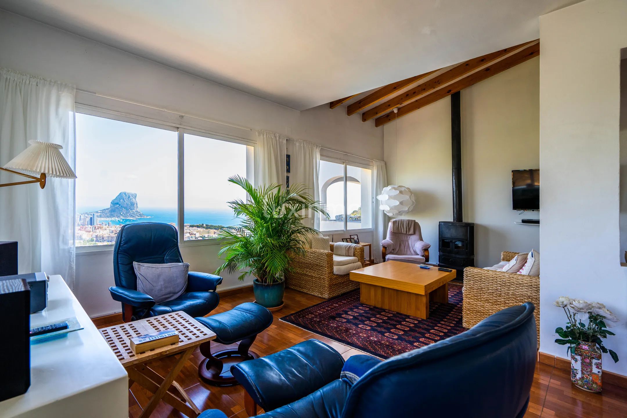 Villa for sale with sea and mountain views in Calpe — photo 6