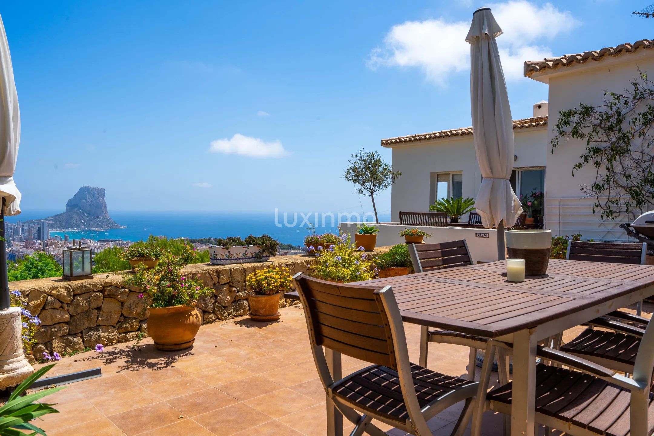 Villa for sale with sea and mountain views in Calpe