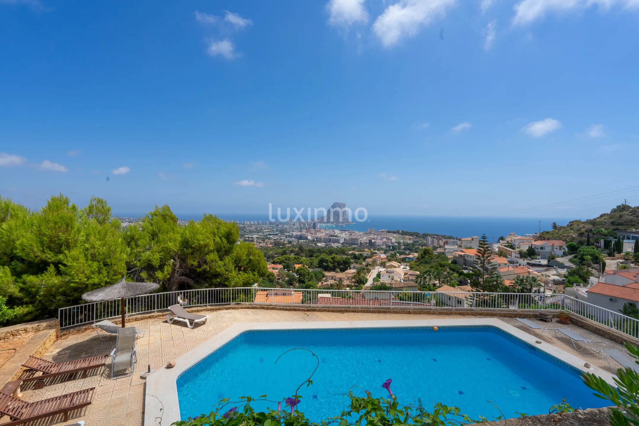 Villa for sale with sea and mountain views in Calpe — photo 4