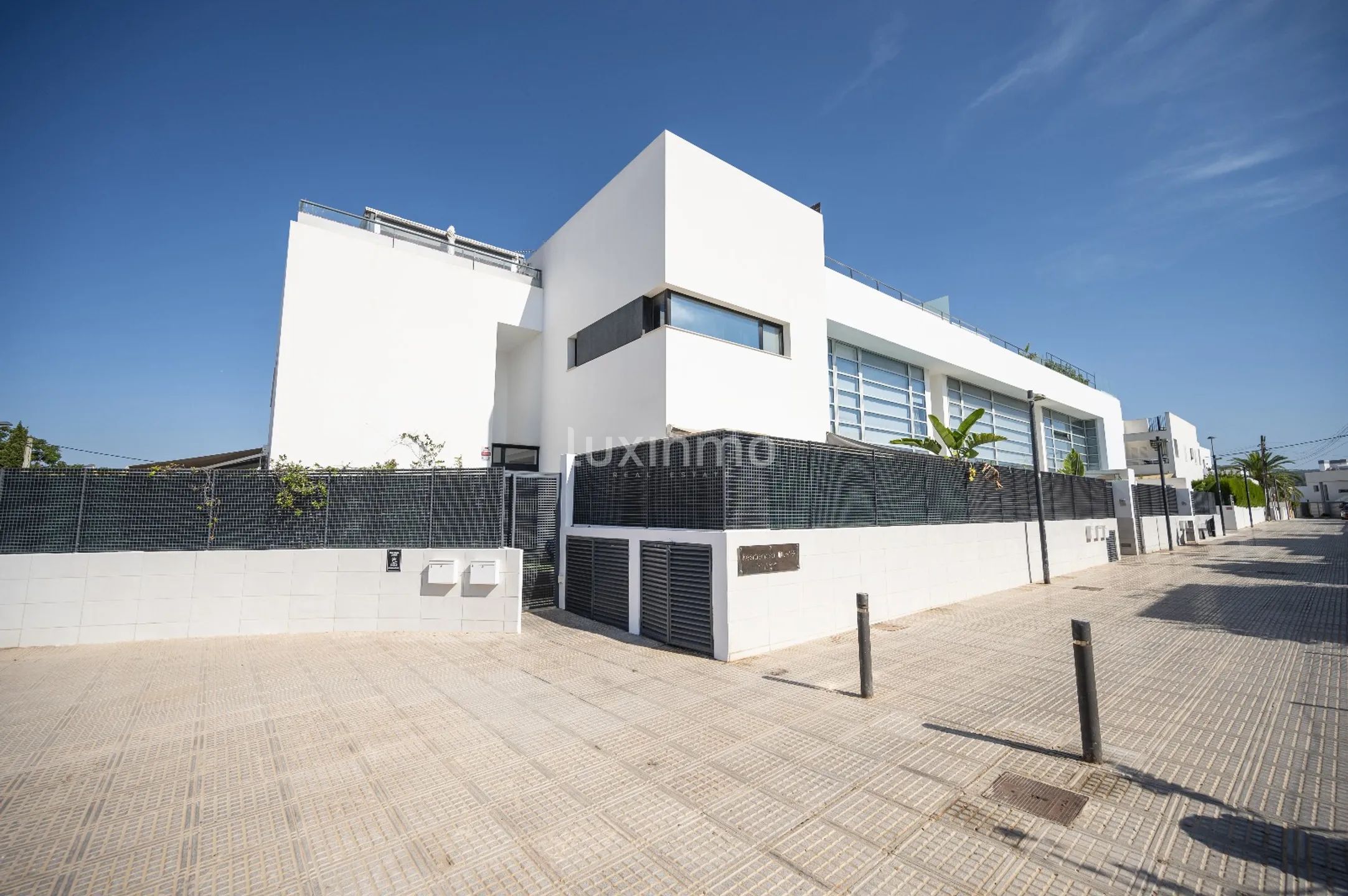 Luxury penthouse with pool and sea views in Eivissa, Ibiza — photo 38
