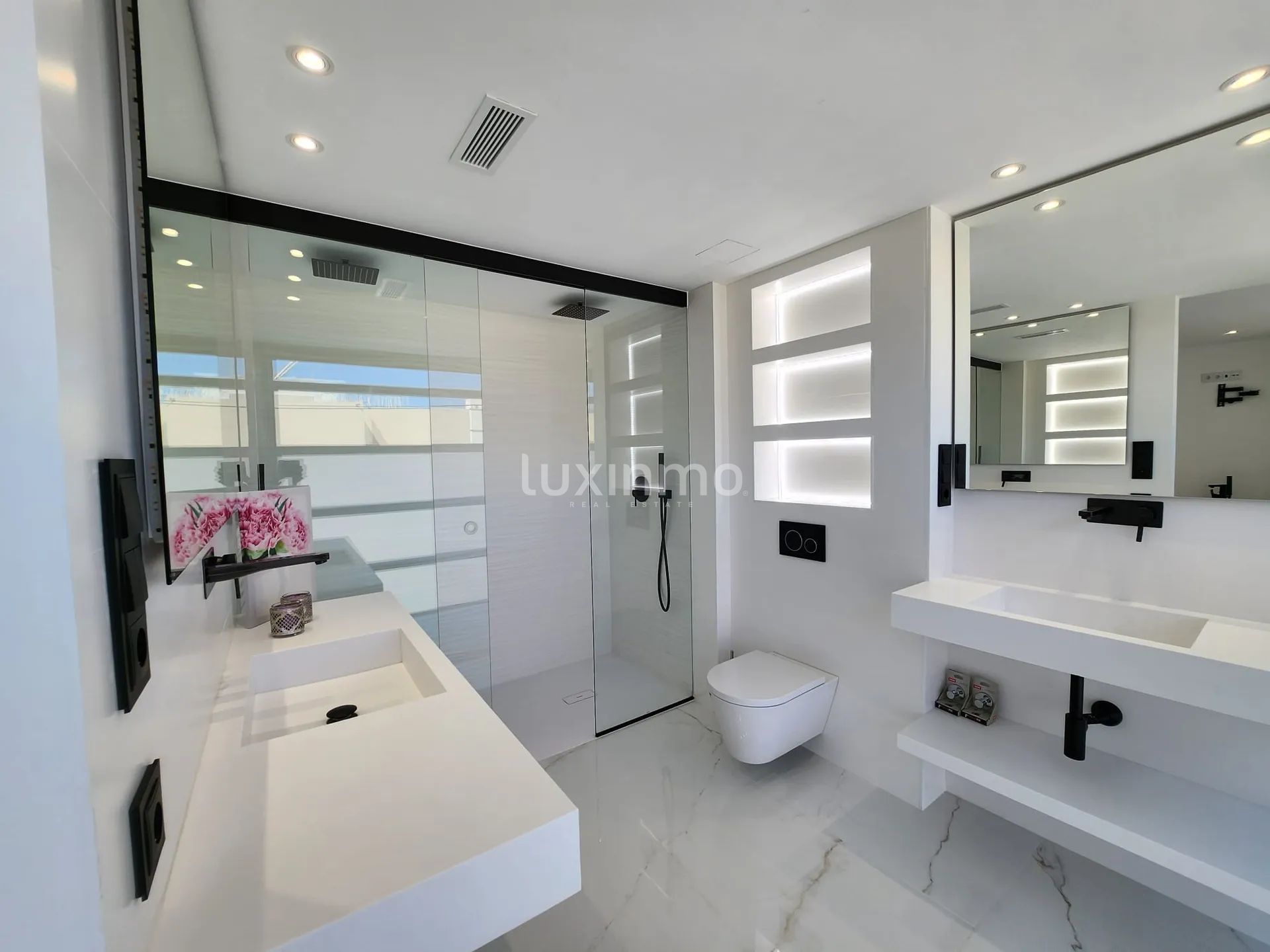 Luxury penthouse with pool and sea views in Eivissa, Ibiza — photo 25