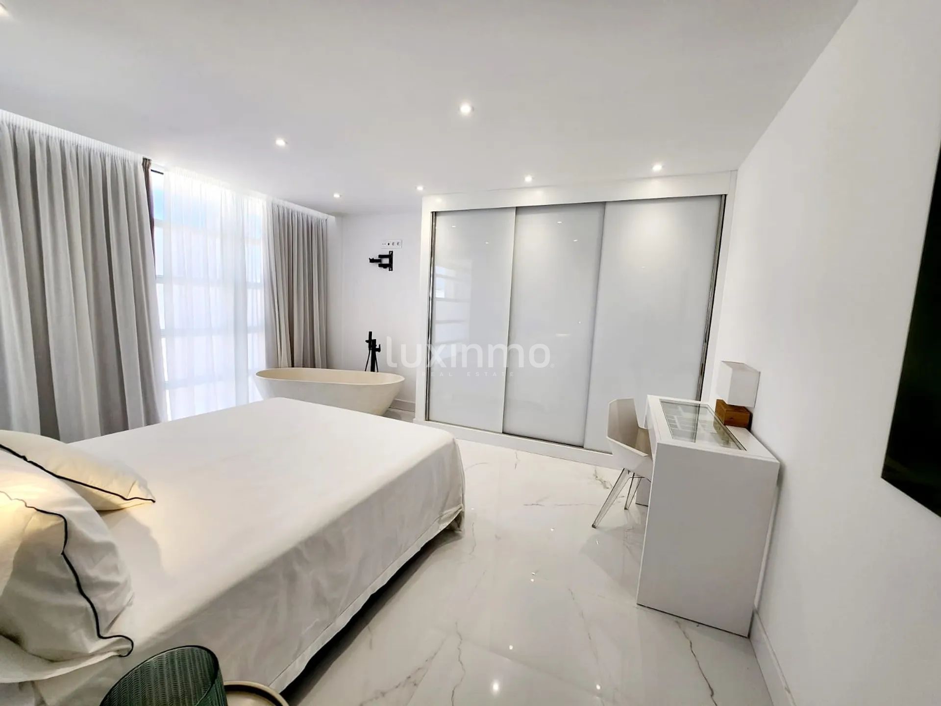Luxury penthouse with pool and sea views in Eivissa, Ibiza — photo 29