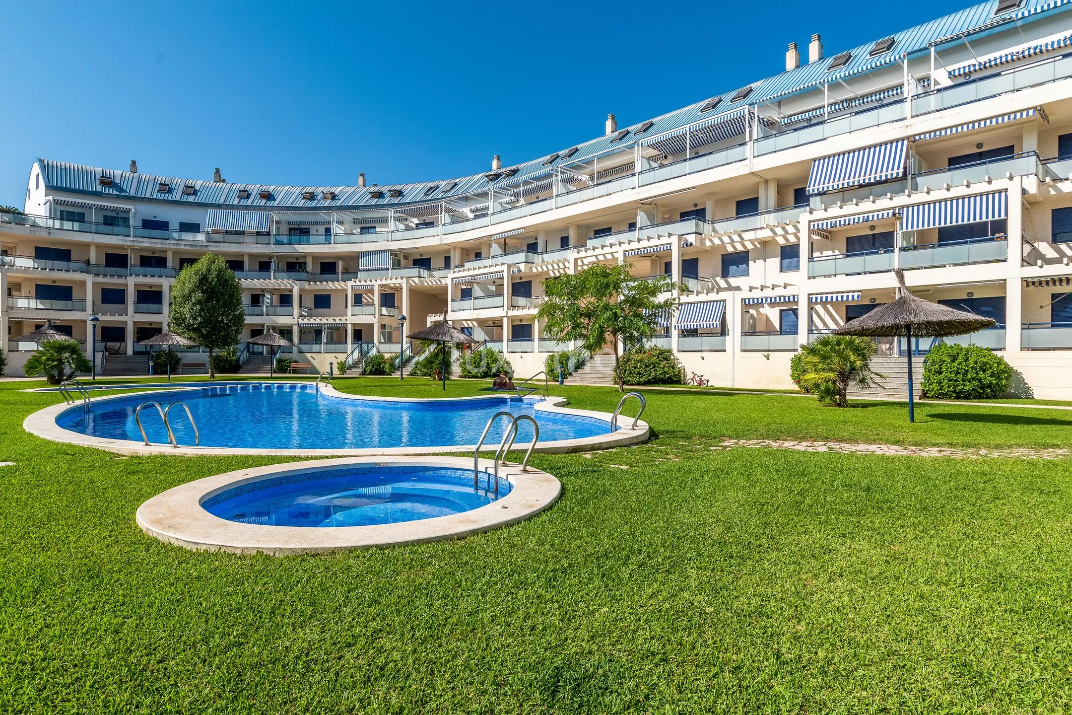 Duplex for sale with sea views in Denia — photo 13