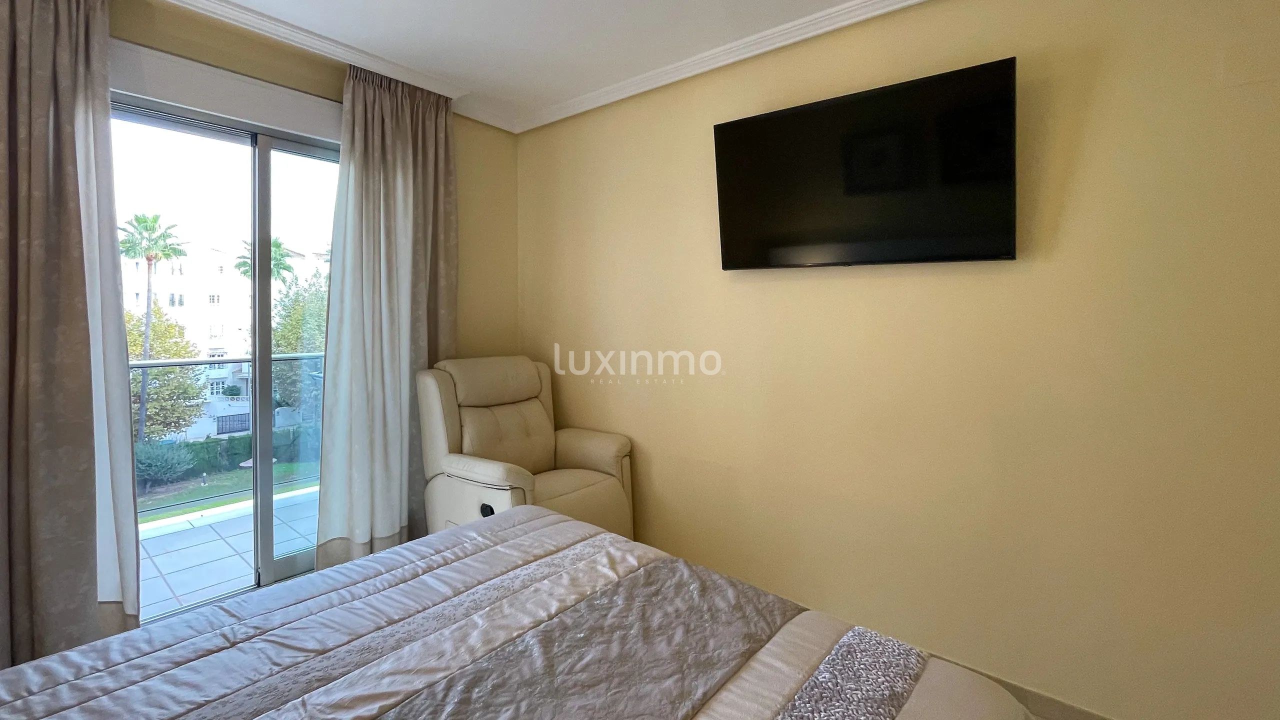 Impresionante Apartamento Remodelado de 2 Dormitorios en El Albir — photo 16