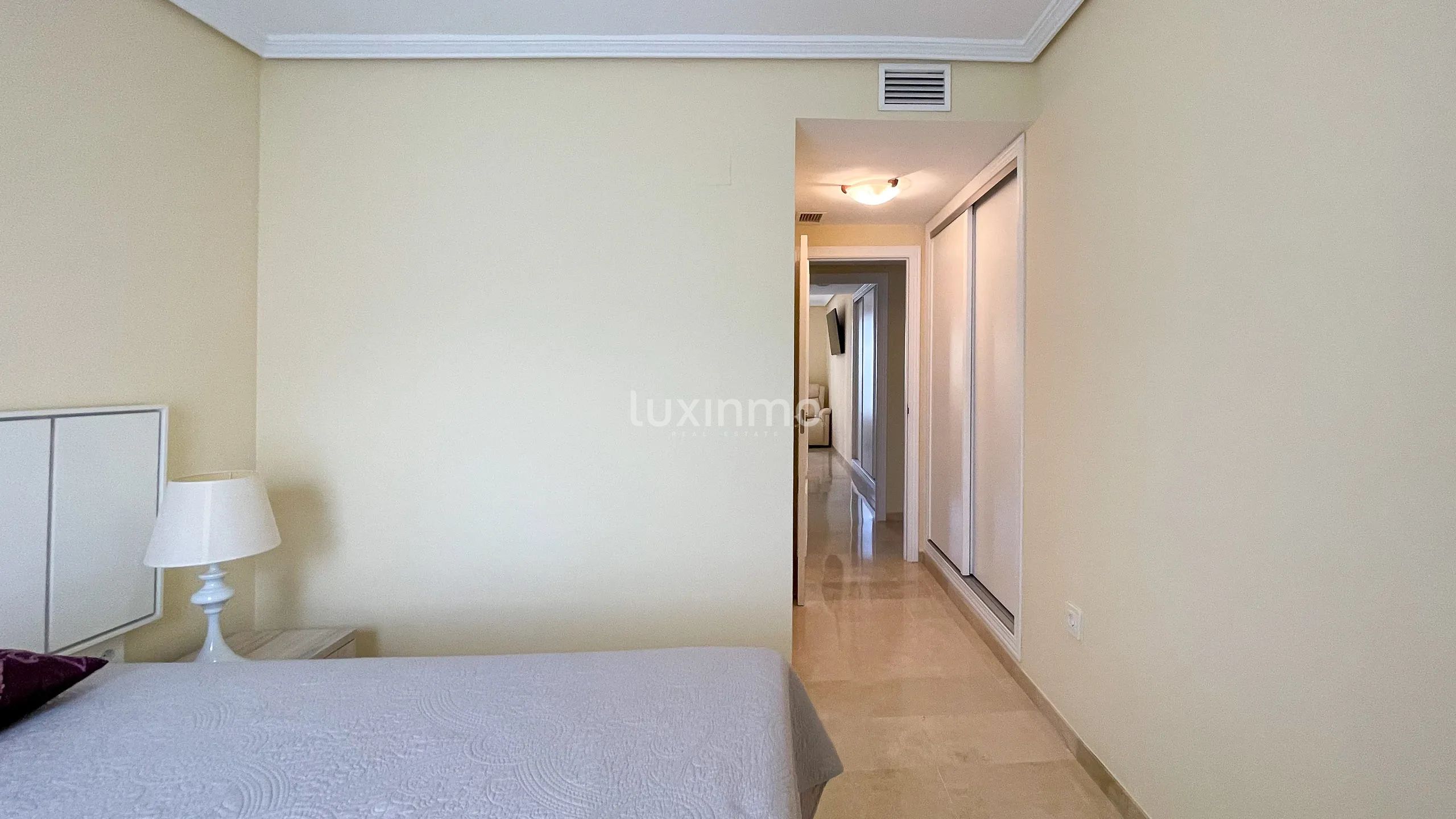 Atemberaubende renovierte 2-Zimmer-Wohnung in El Albir — photo 11