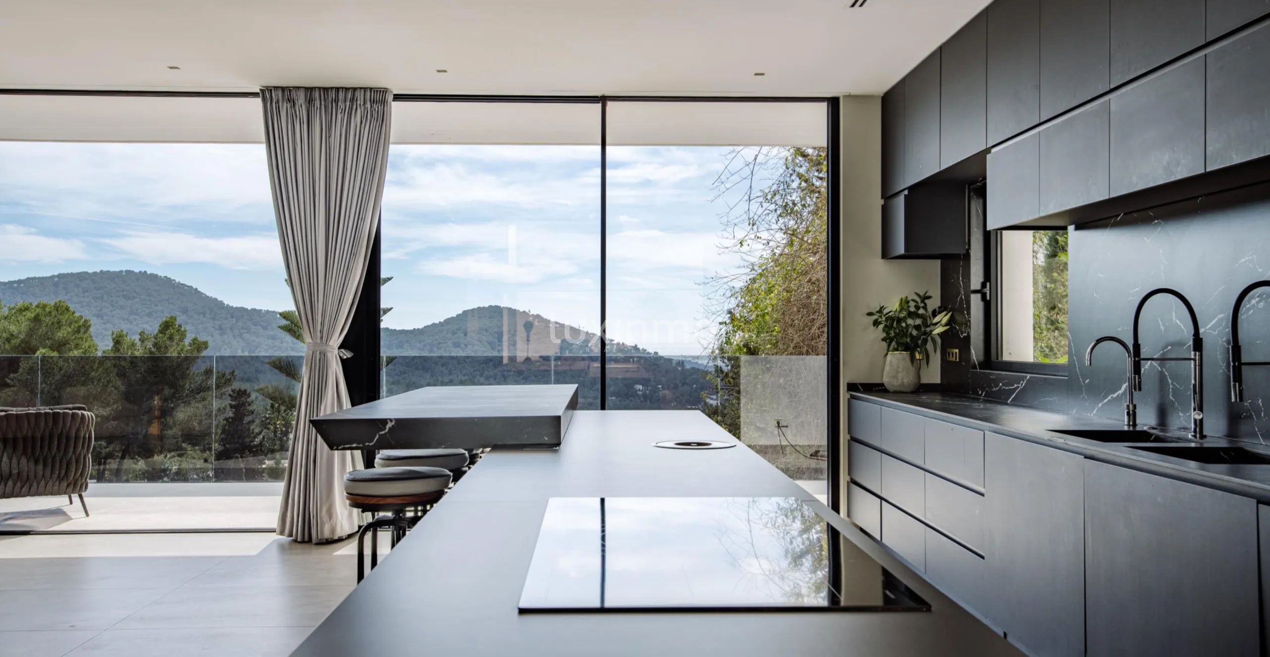 Lujosa villa con vistas al mar en Can Furnet, Ibiza — photo 6