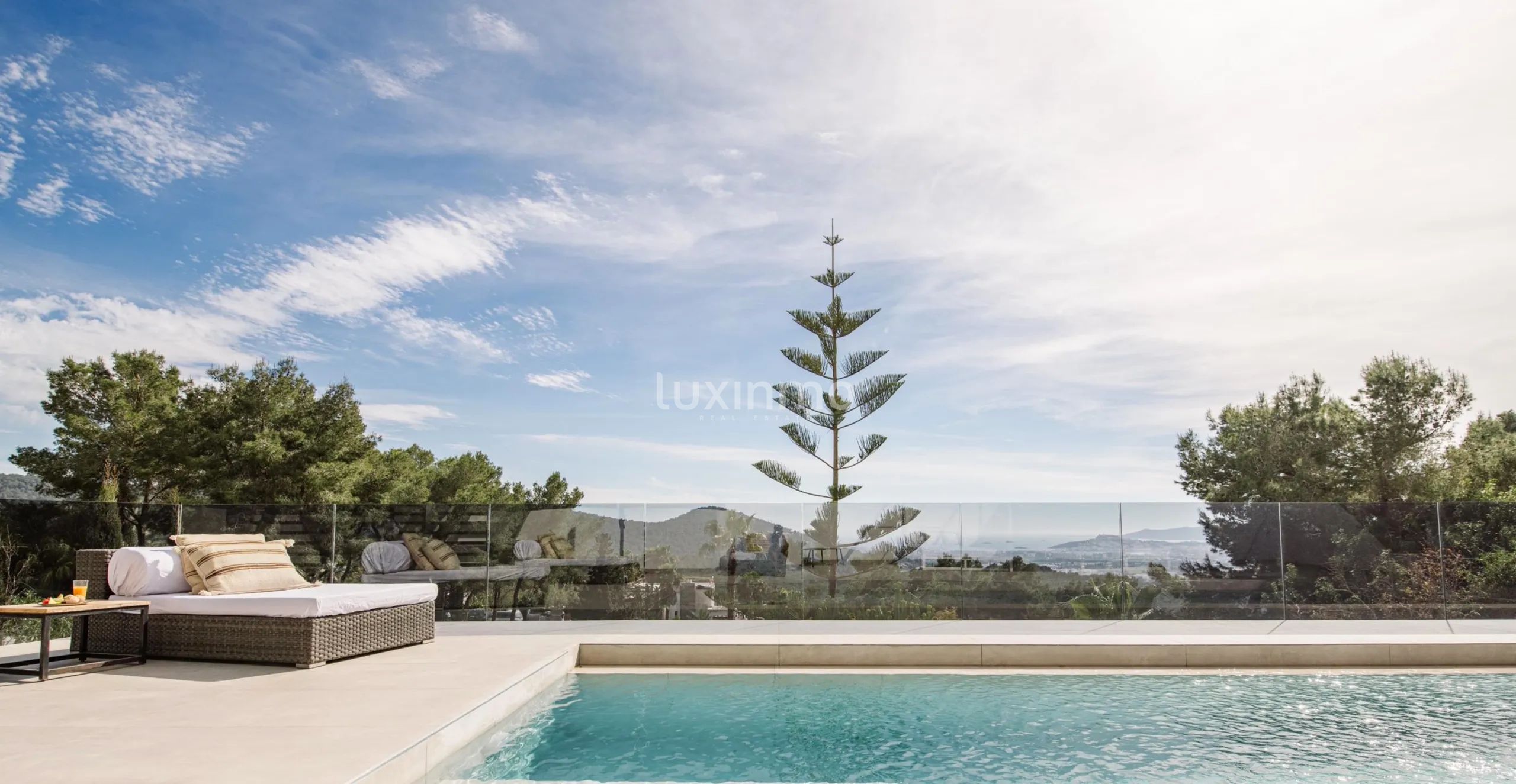 Lujosa villa con vistas al mar en Can Furnet, Ibiza — photo 3