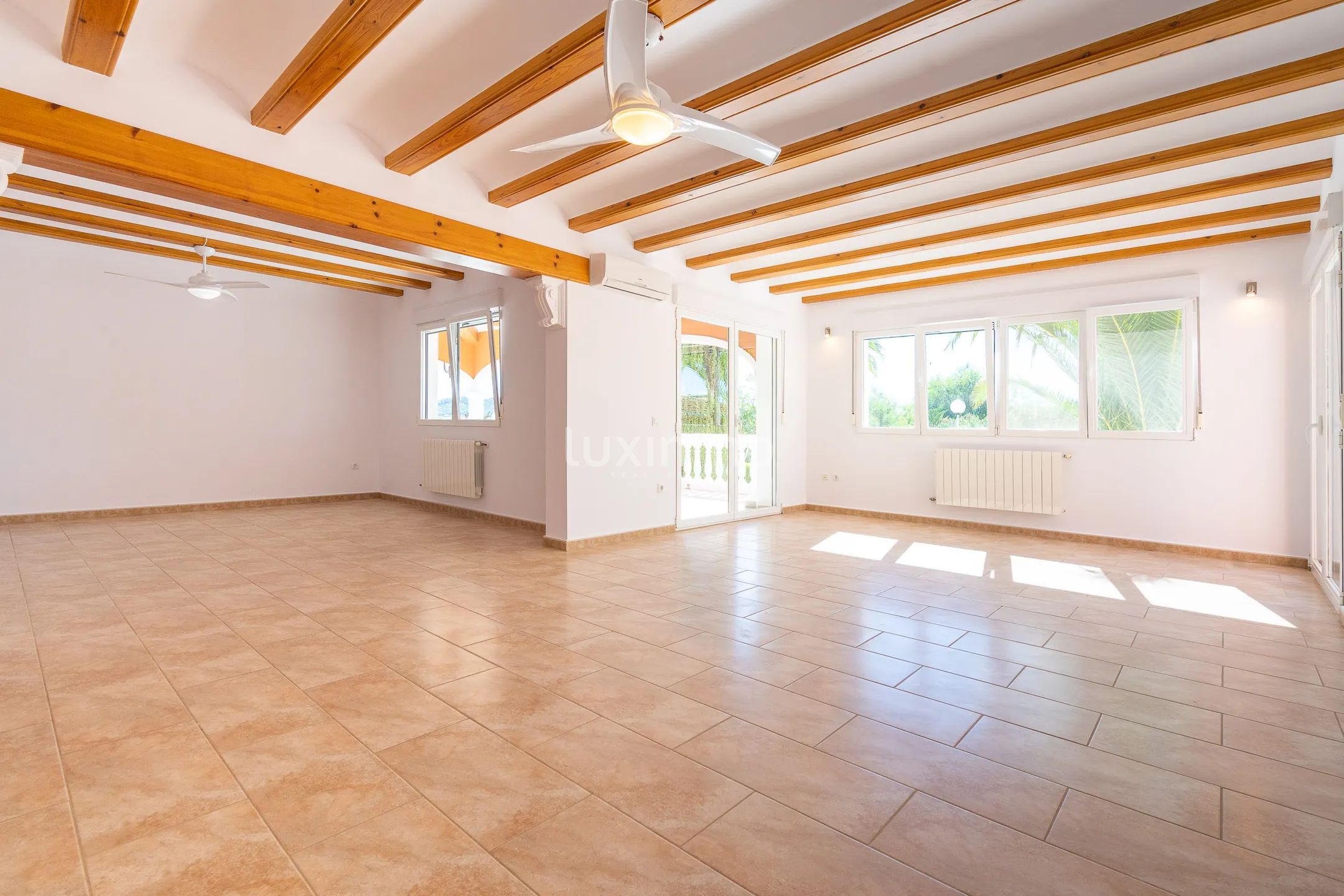 For rent villa with pool and mountain views in Javea — photo 16