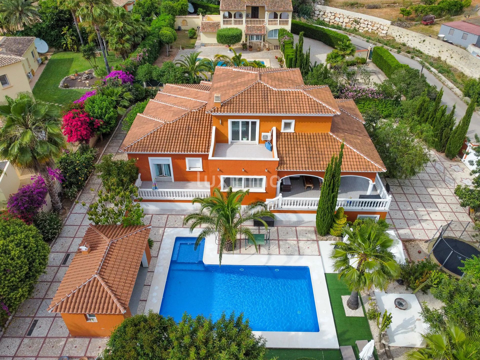 Se alquila chalet con piscina y vistas a la montaña en Javea — photo 2