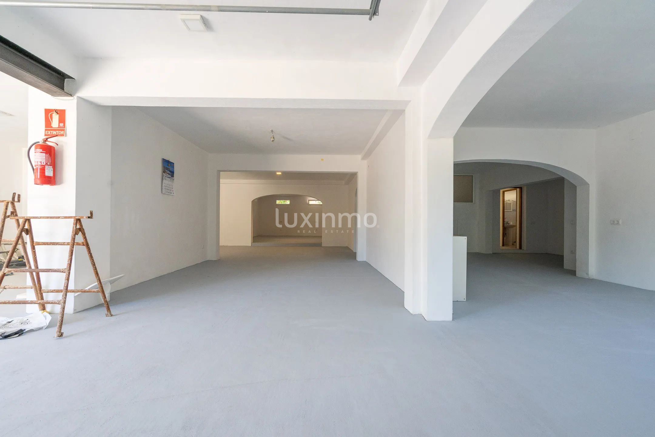 For rent villa with pool and mountain views in Javea — photo 32