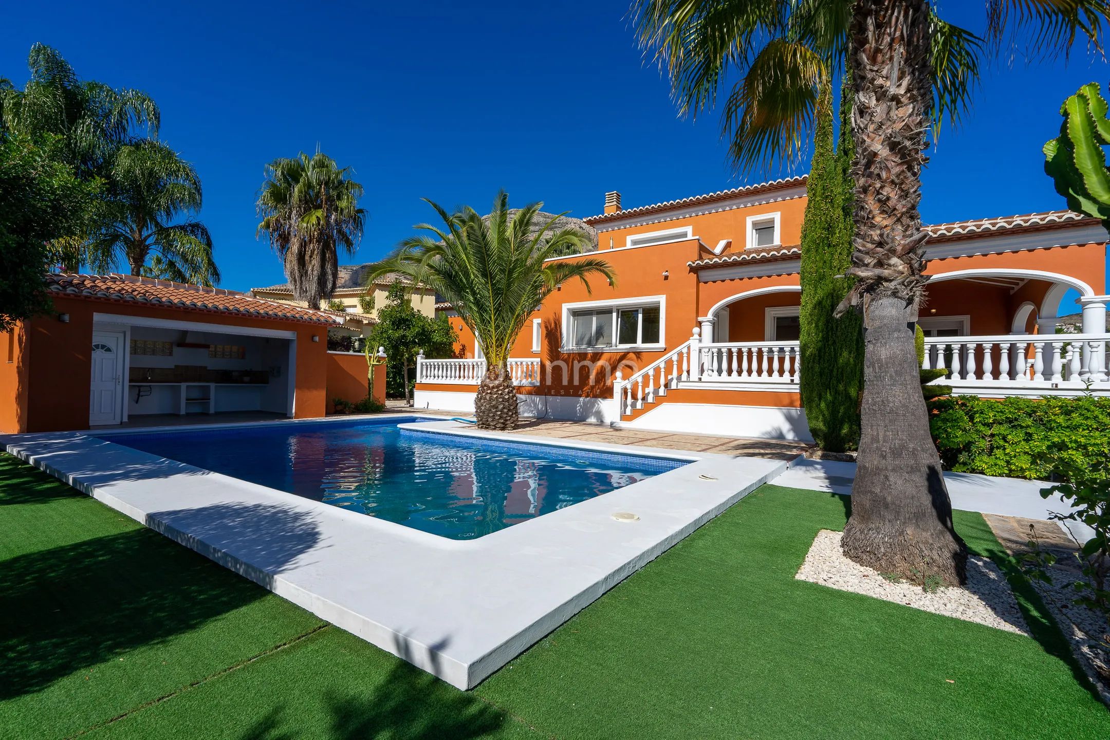 Se alquila chalet con piscina y vistas a la montaña en Javea — photo 7