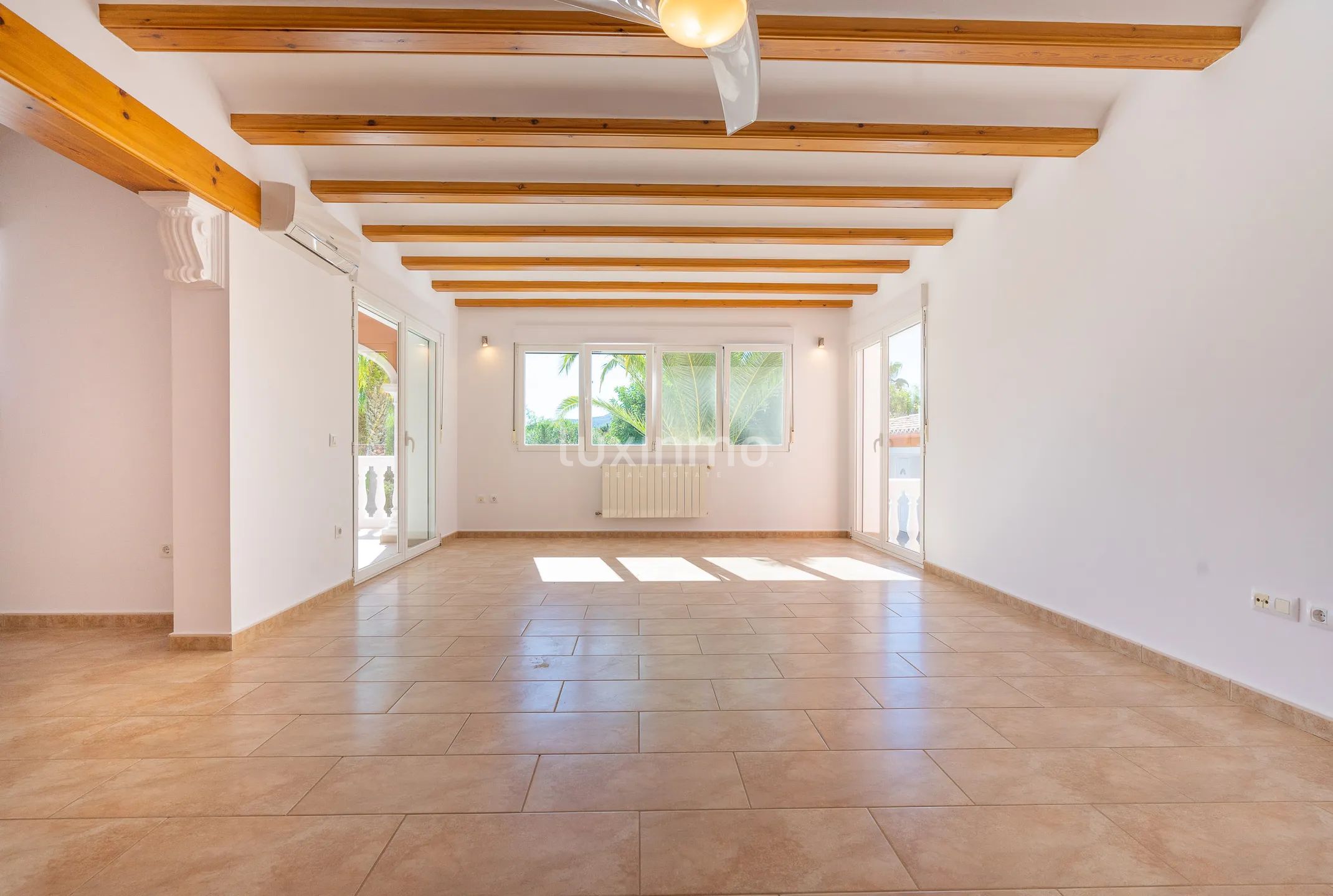 For rent villa with pool and mountain views in Javea — photo 18