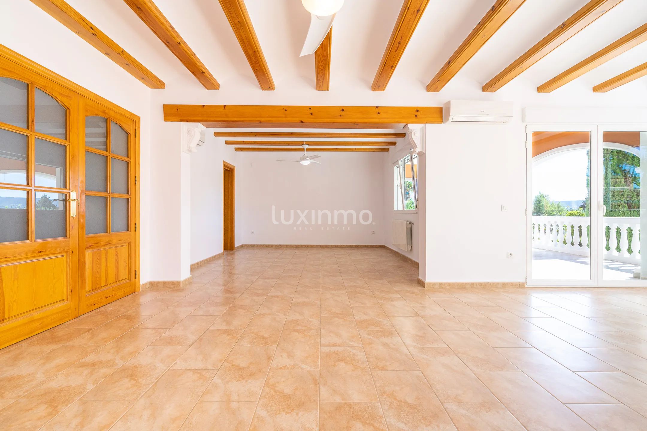 Se alquila chalet con piscina y vistas a la montaña en Javea — photo 19