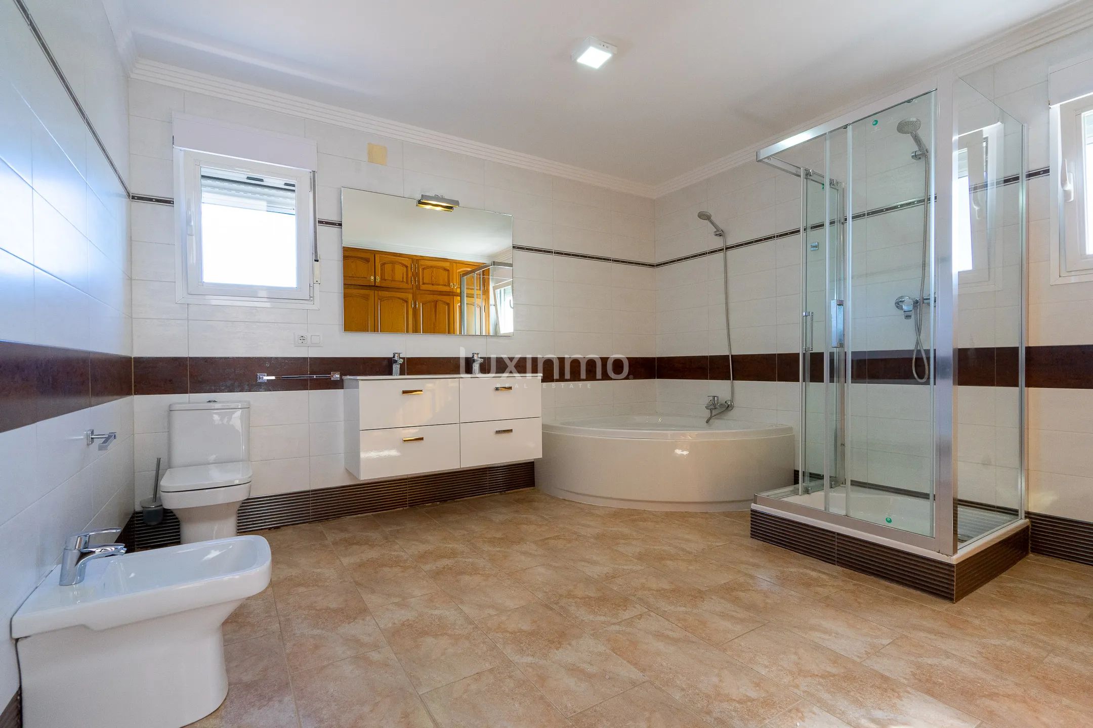 For rent villa with pool and mountain views in Javea — photo 29