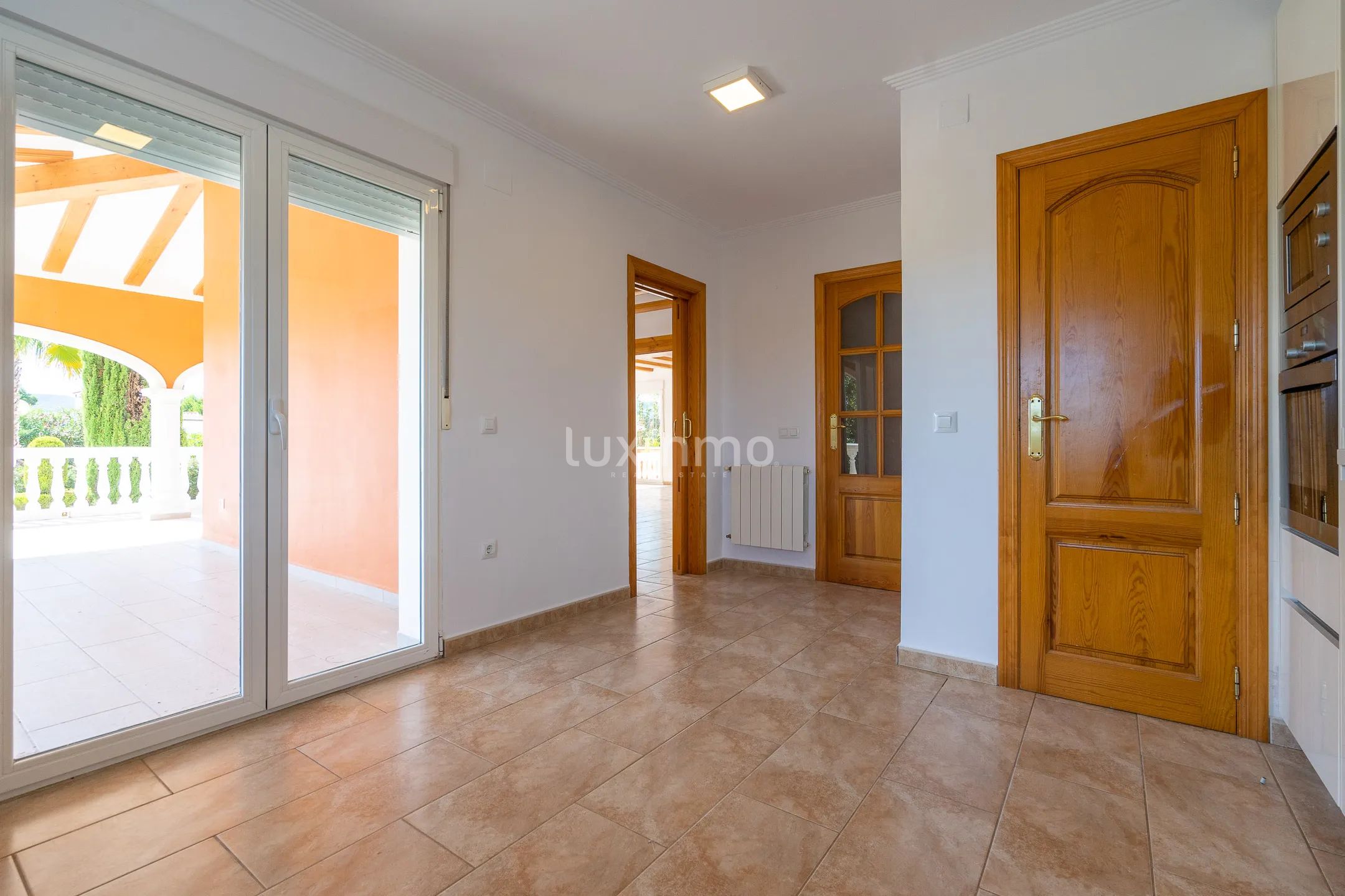 Se alquila chalet con piscina y vistas a la montaña en Javea — photo 12