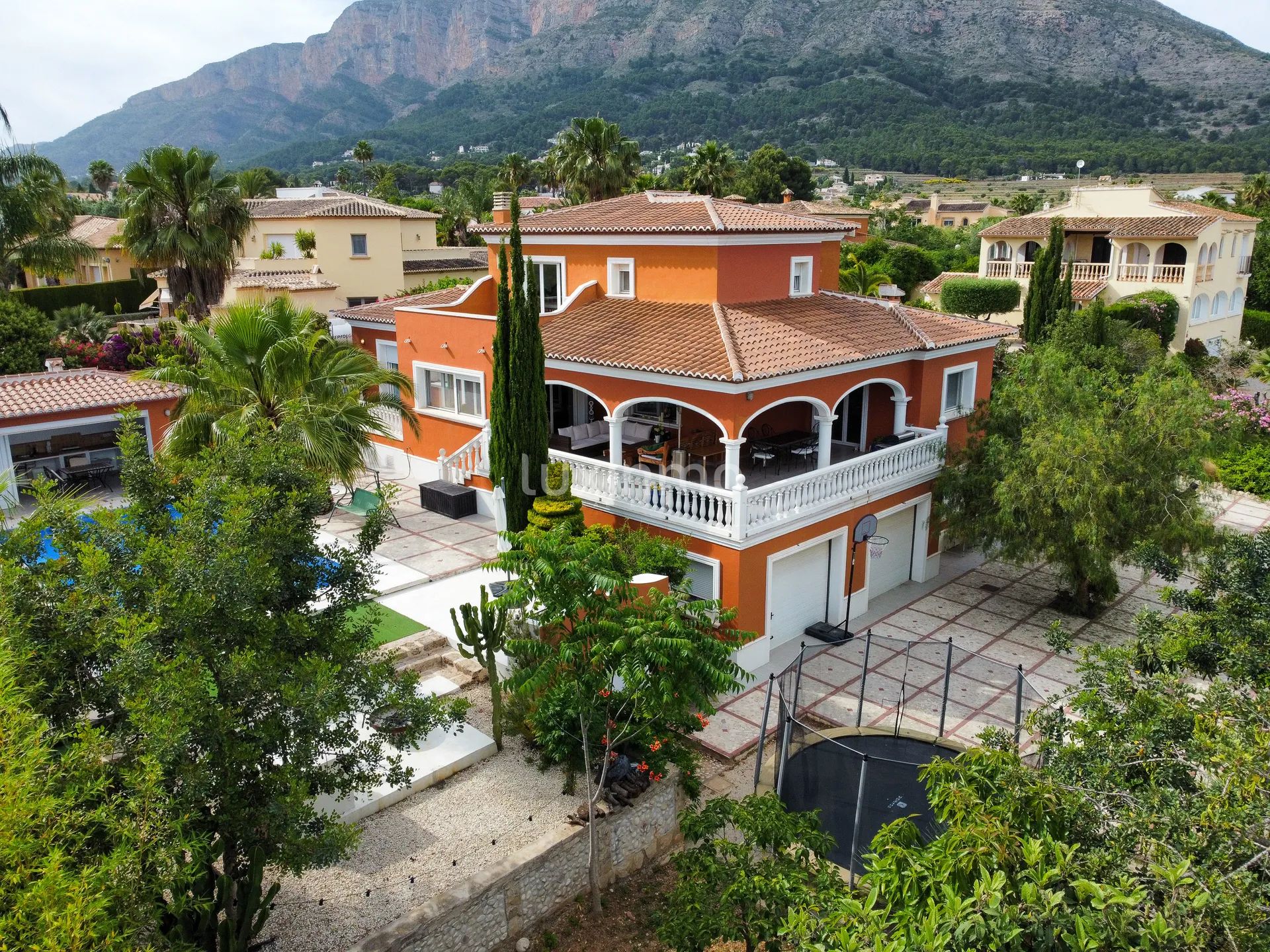 Se alquila chalet con piscina y vistas a la montaña en Javea — photo 4