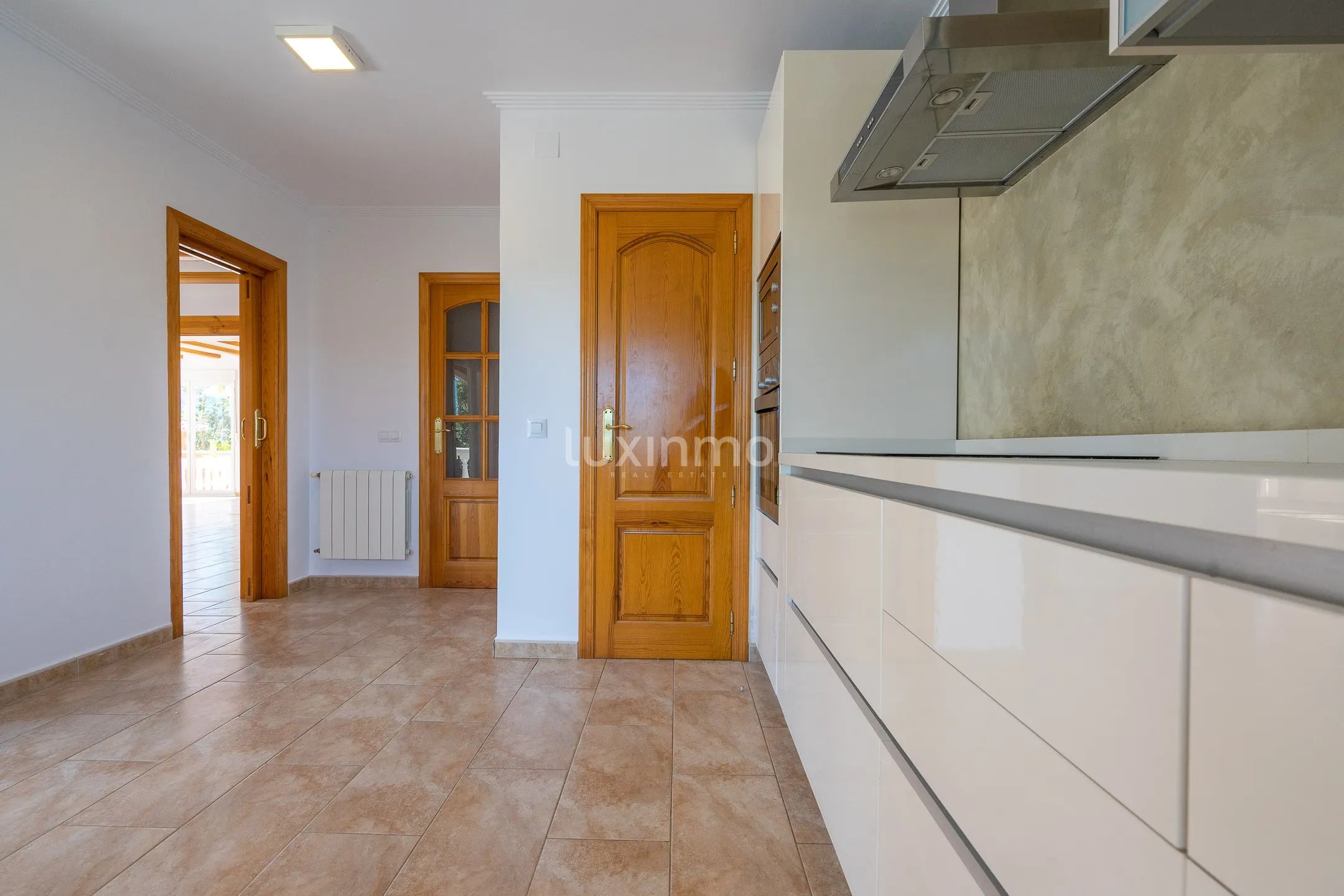 For rent villa with pool and mountain views in Javea — photo 13
