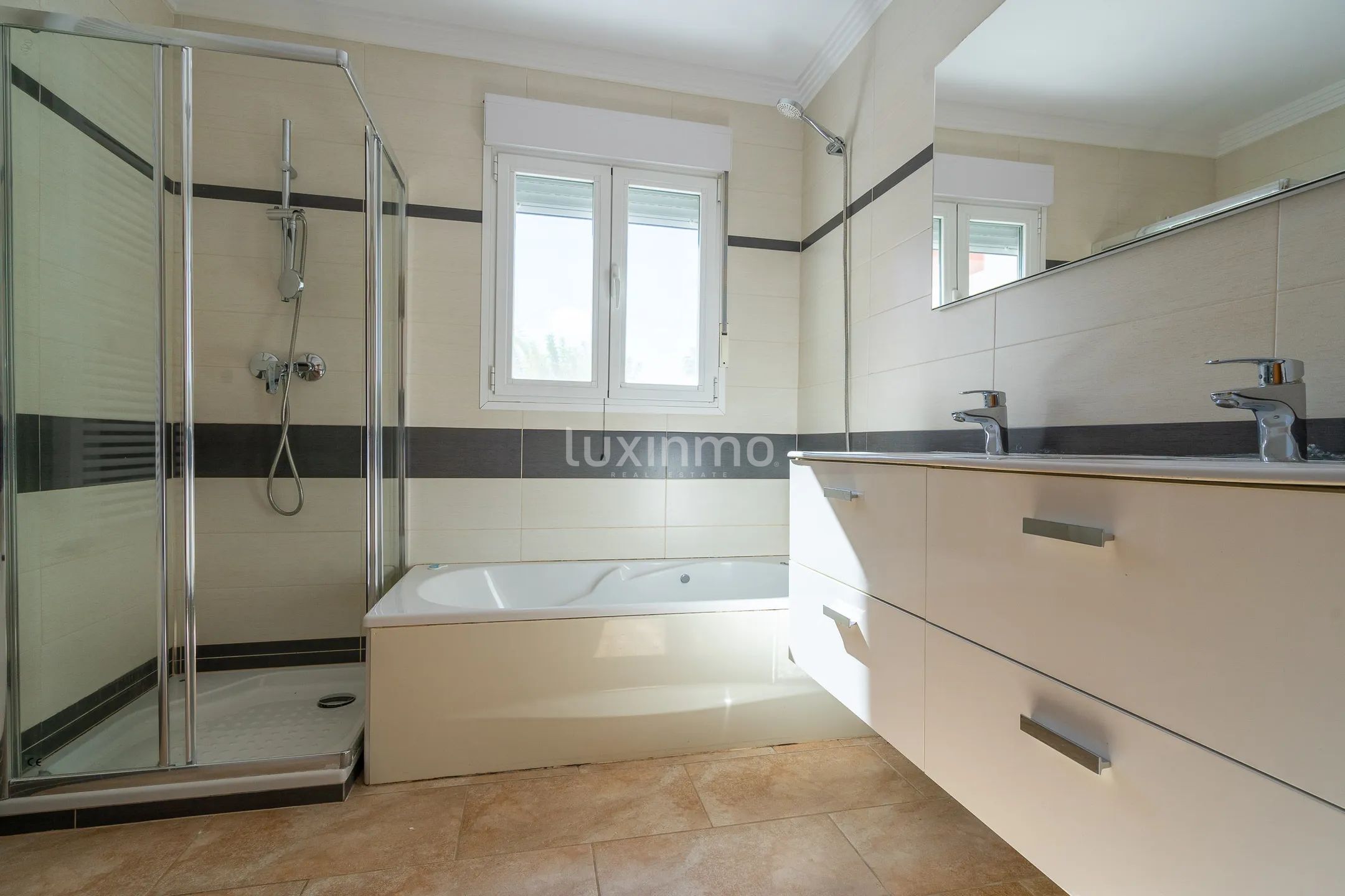 For rent villa with pool and mountain views in Javea — photo 22