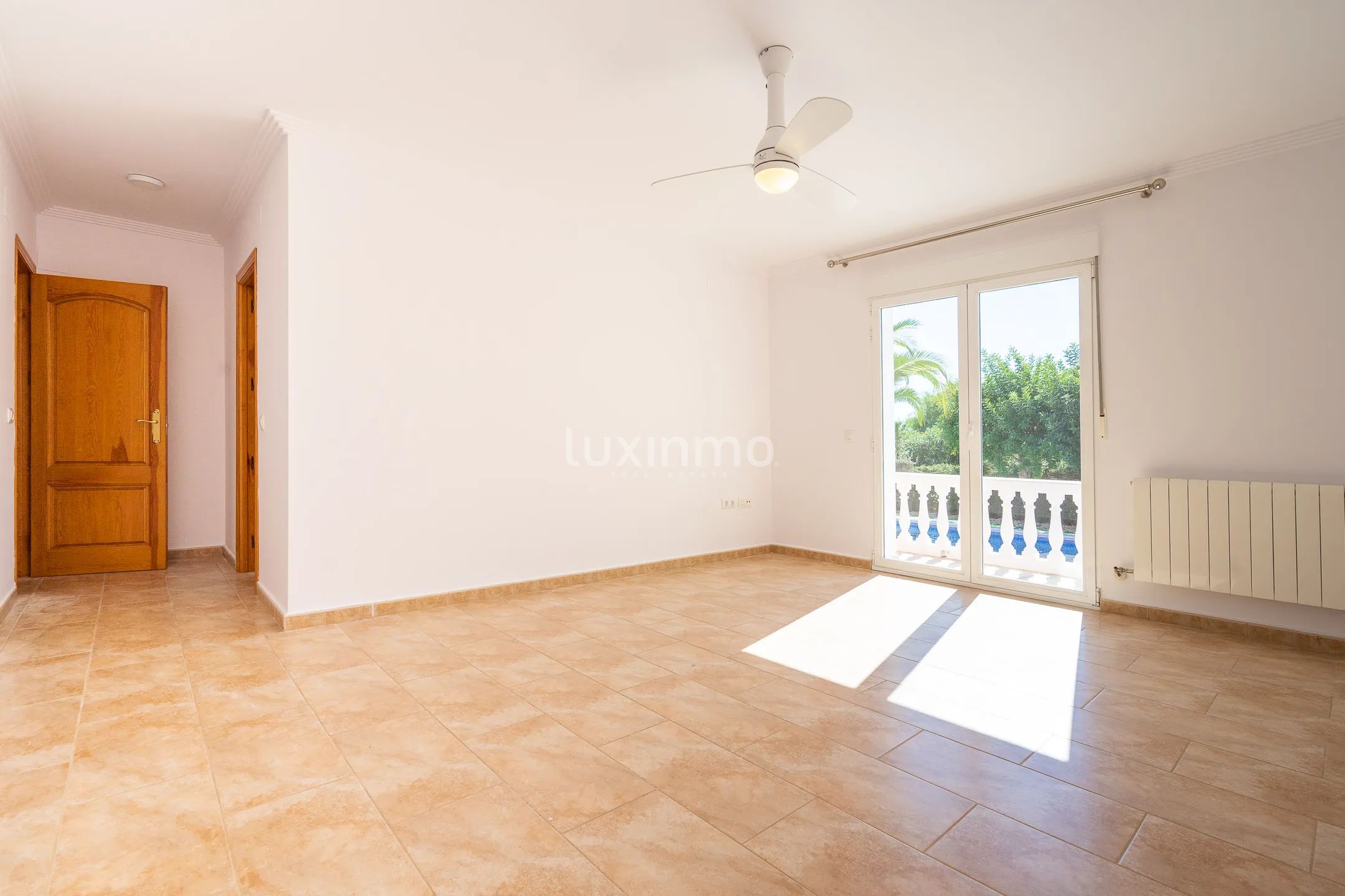 For rent villa with pool and mountain views in Javea — photo 21