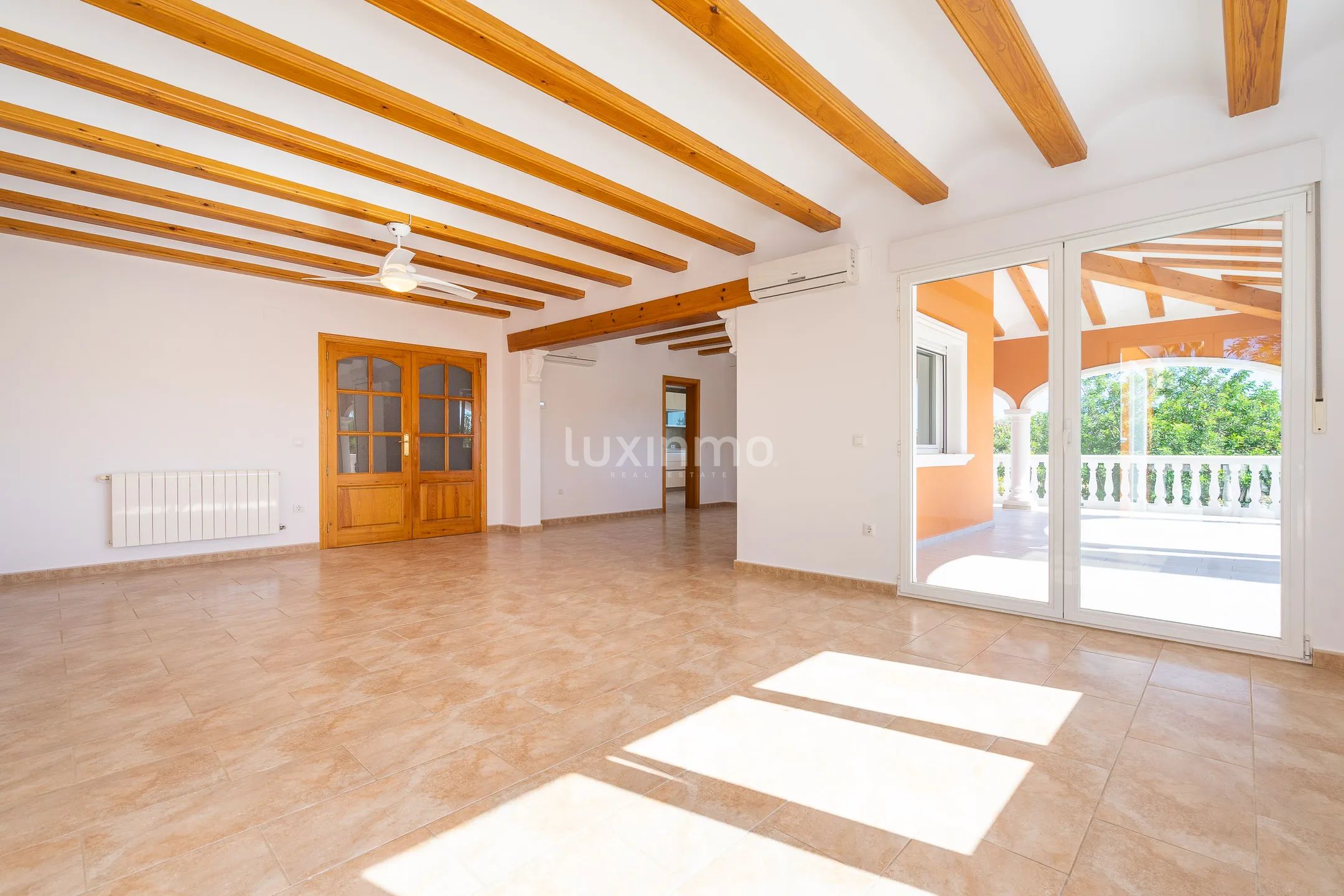 For rent villa with pool and mountain views in Javea — photo 17