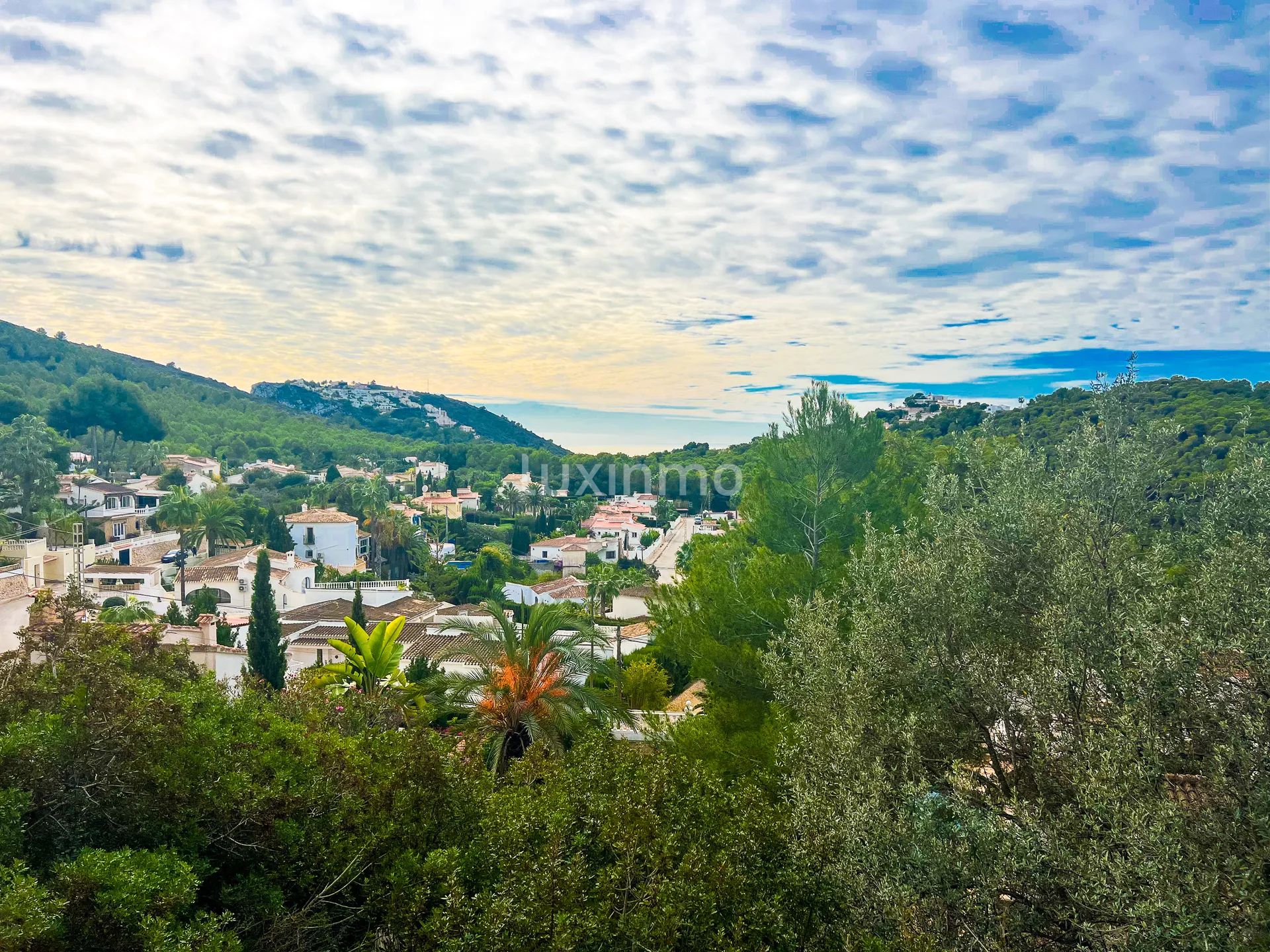 Fantastisk byggbar tomt i Moraira med fjell- og havutsikt — photo 1
