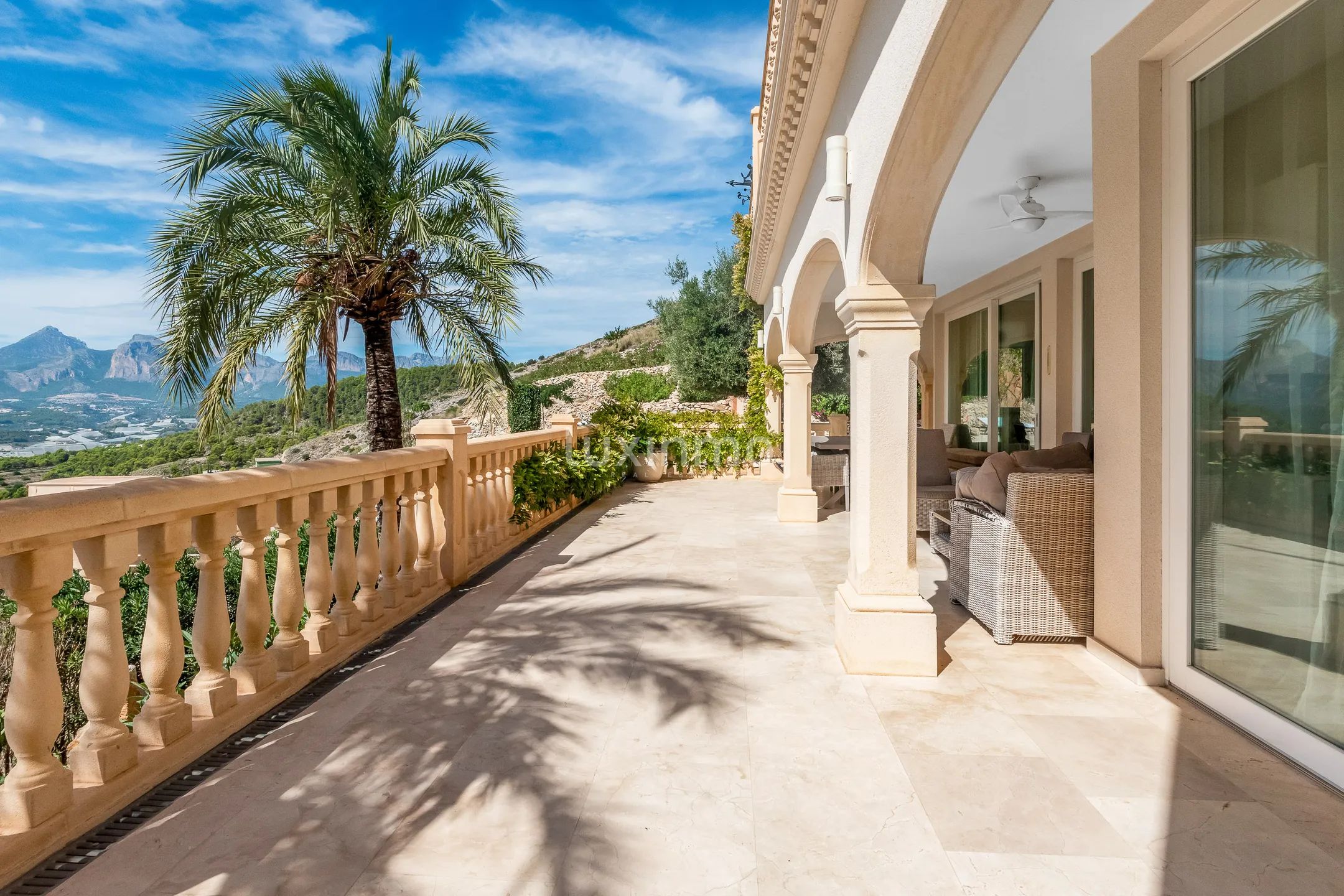 Stunning villa with breathtaking panoramic views of sea & mountain — photo 8