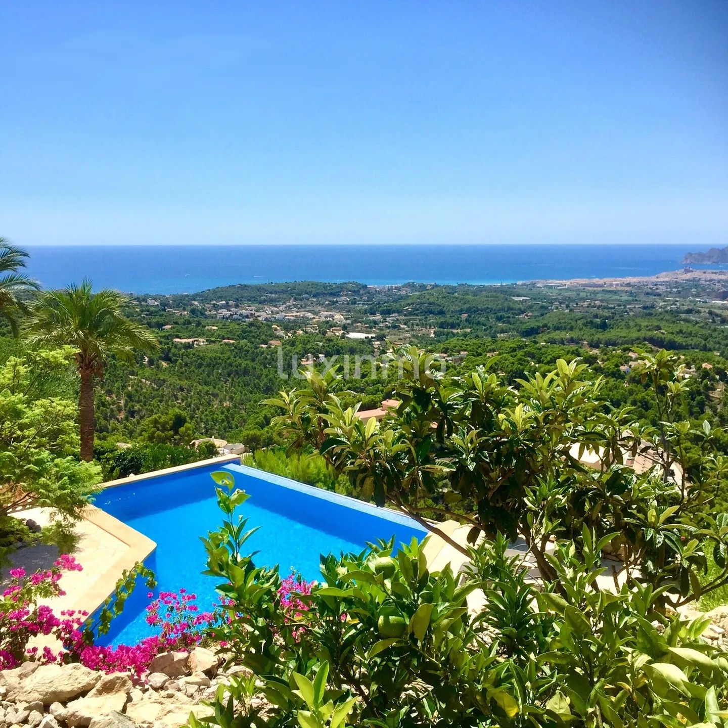 Stunning villa with breathtaking panoramic views of sea & mountain — photo 6