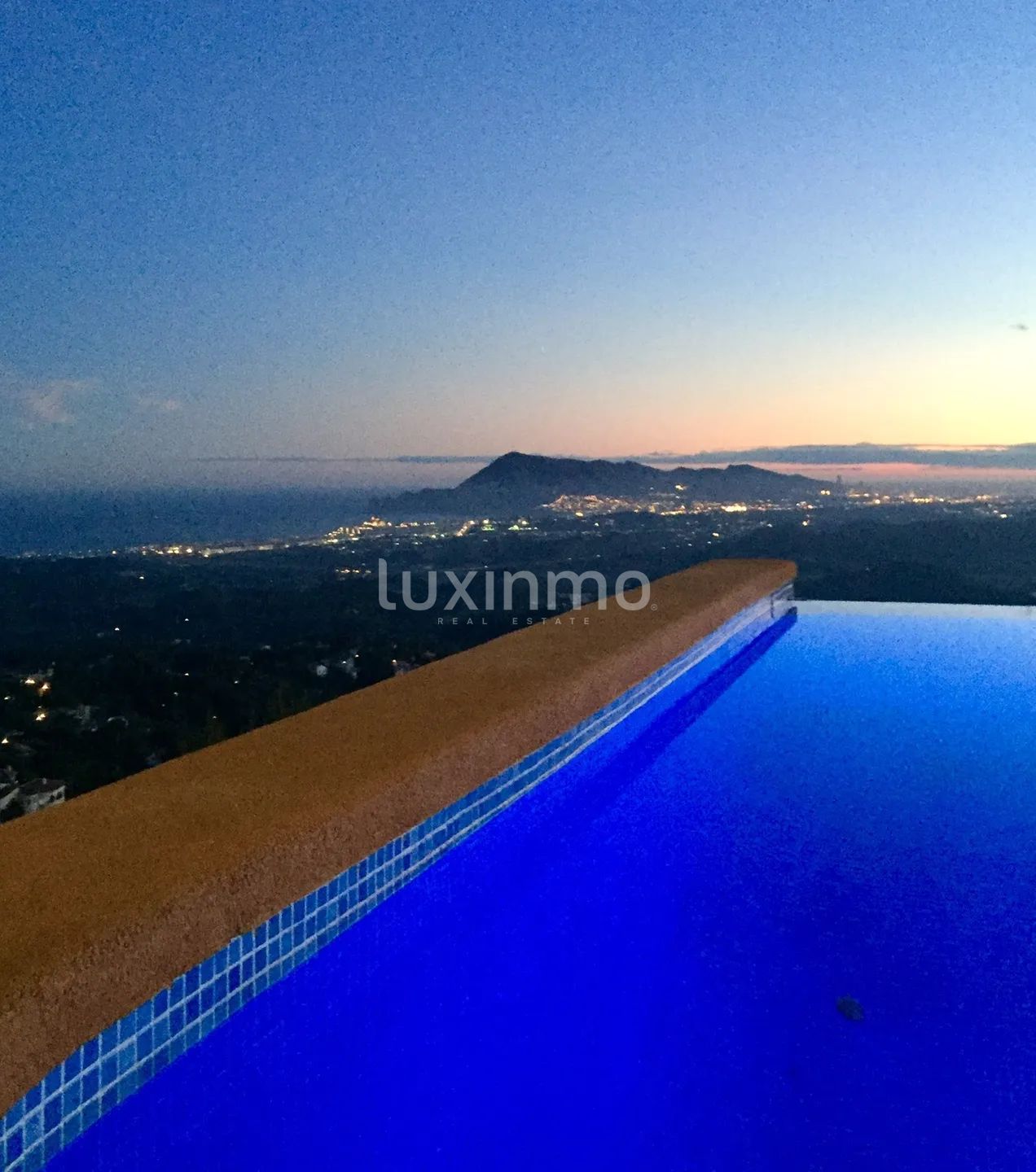 Impresionante villa con impresionantes vistas panorámicas al mar y a la montaña — photo 46