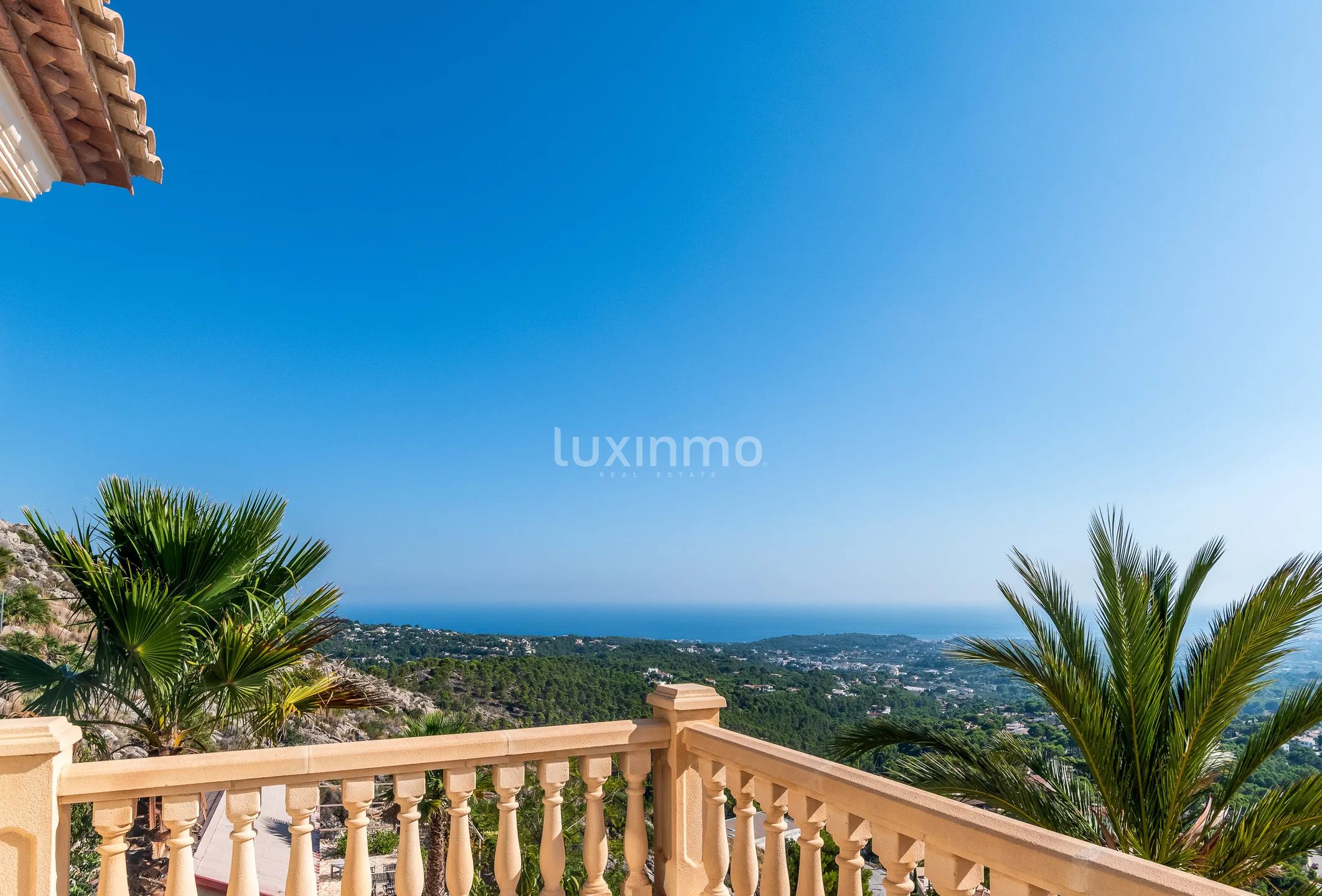 Impresionante villa con impresionantes vistas panorámicas al mar y a la montaña — photo 39