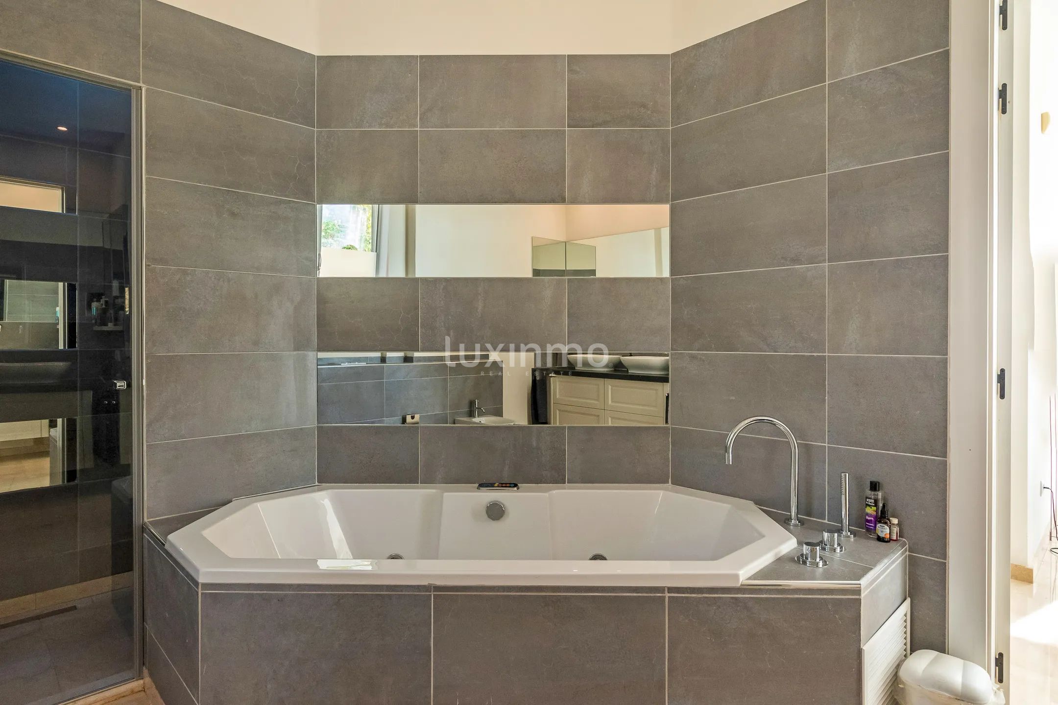 Stunning villa with breathtaking panoramic views of sea & mountain — photo 25