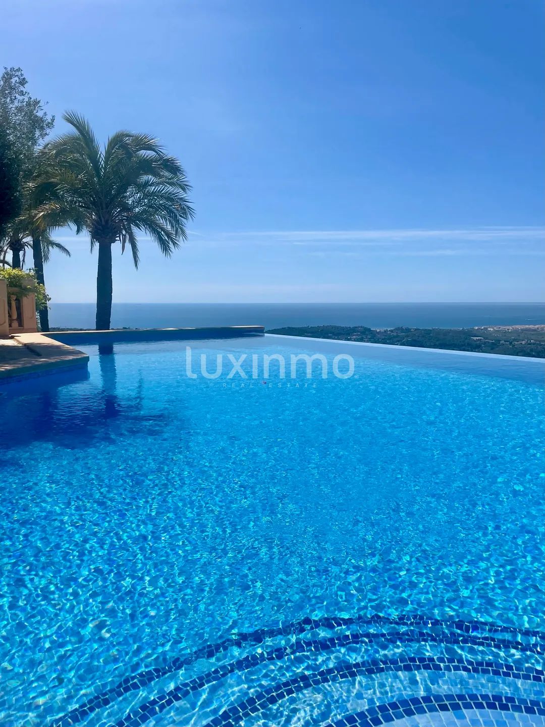 Impresionante villa con impresionantes vistas panorámicas al mar y a la montaña — photo 49