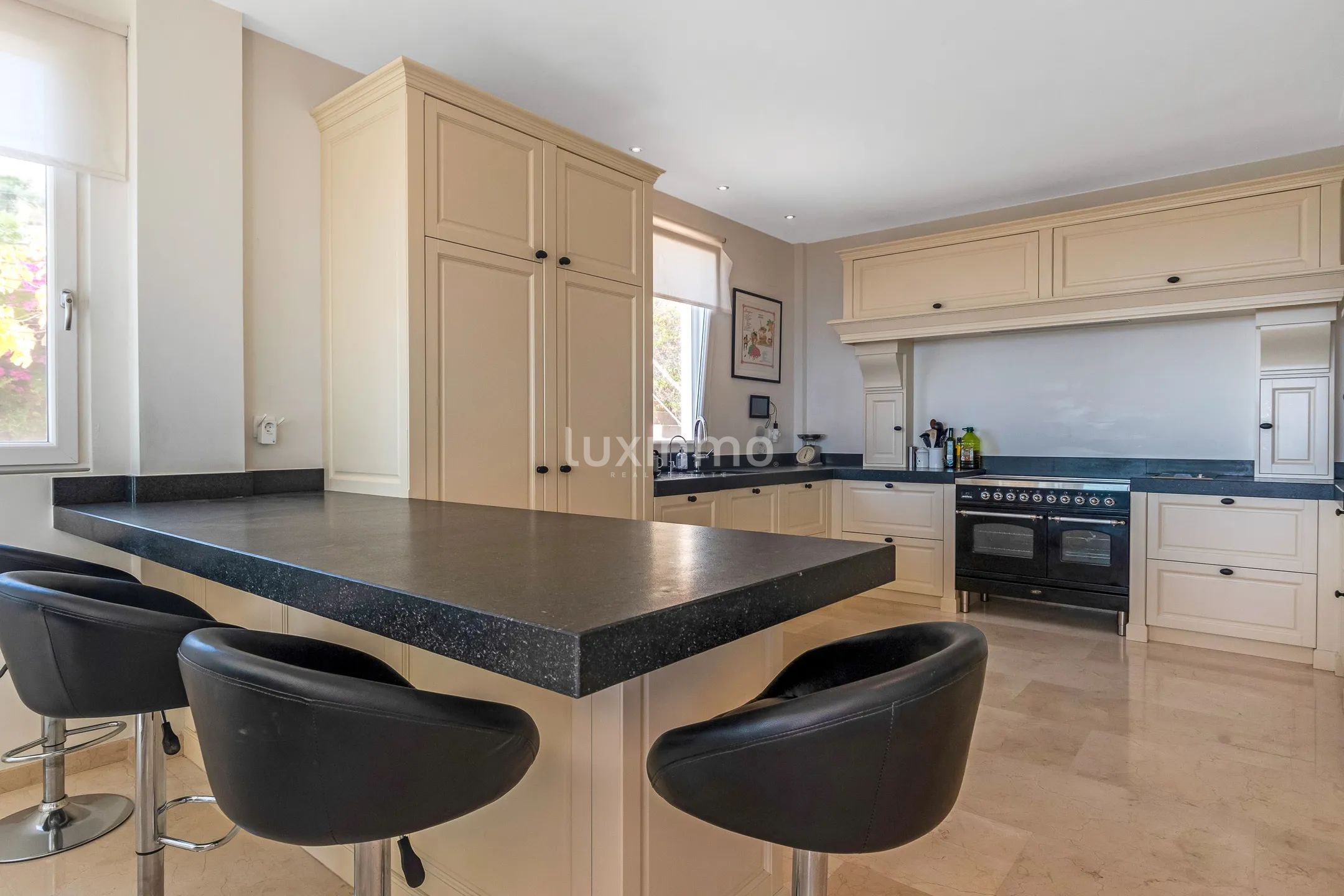 Stunning villa with breathtaking panoramic views of sea & mountain — photo 17