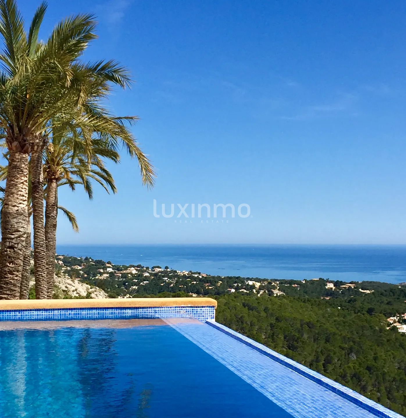 Stunning villa with breathtaking panoramic views of sea & mountain — photo 4