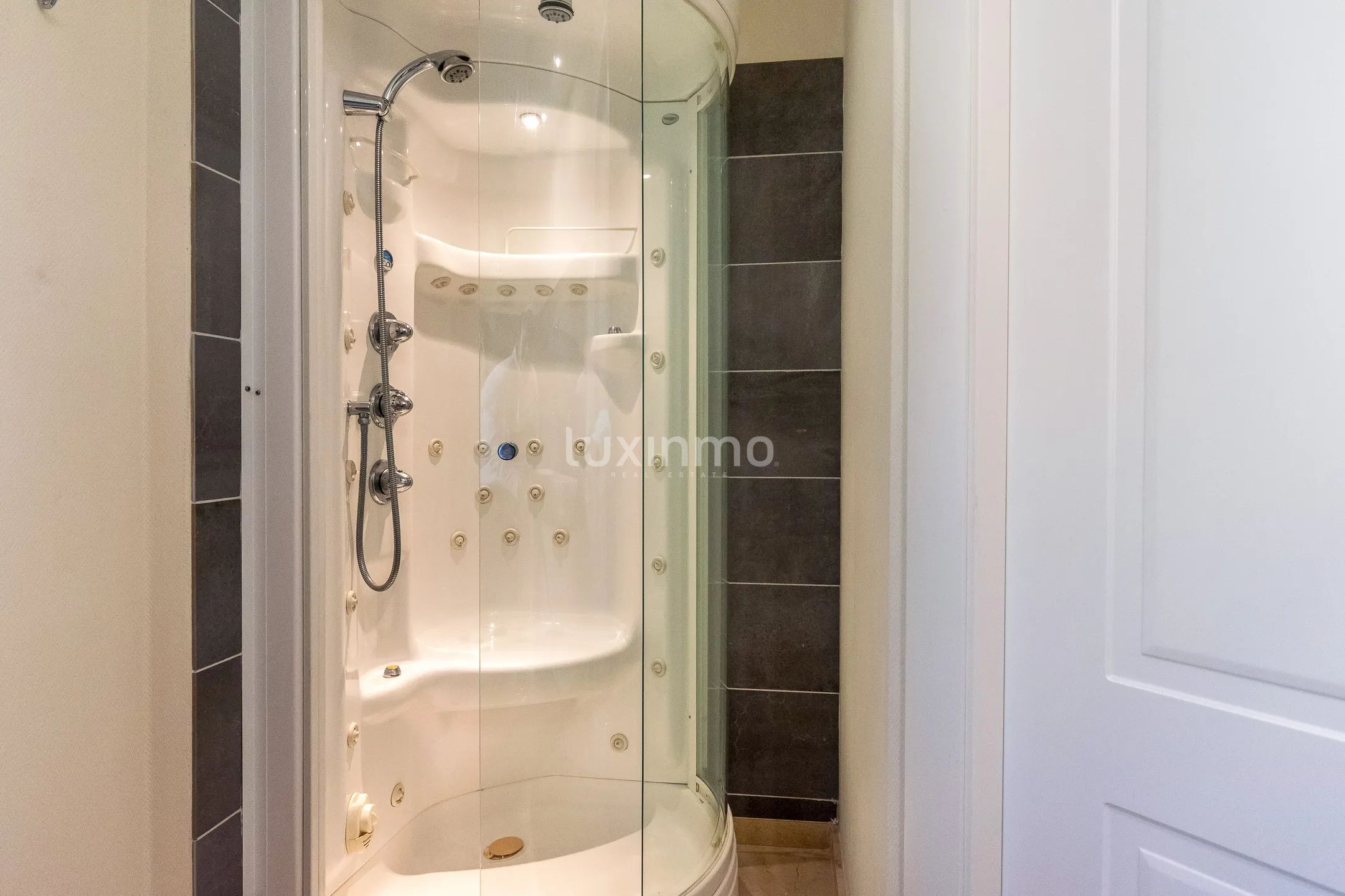 Stunning villa with breathtaking panoramic views of sea & mountain — photo 38