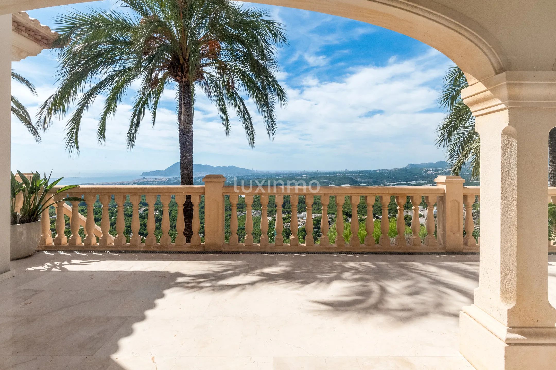 Impresionante villa con impresionantes vistas panorámicas al mar y a la montaña — photo 10