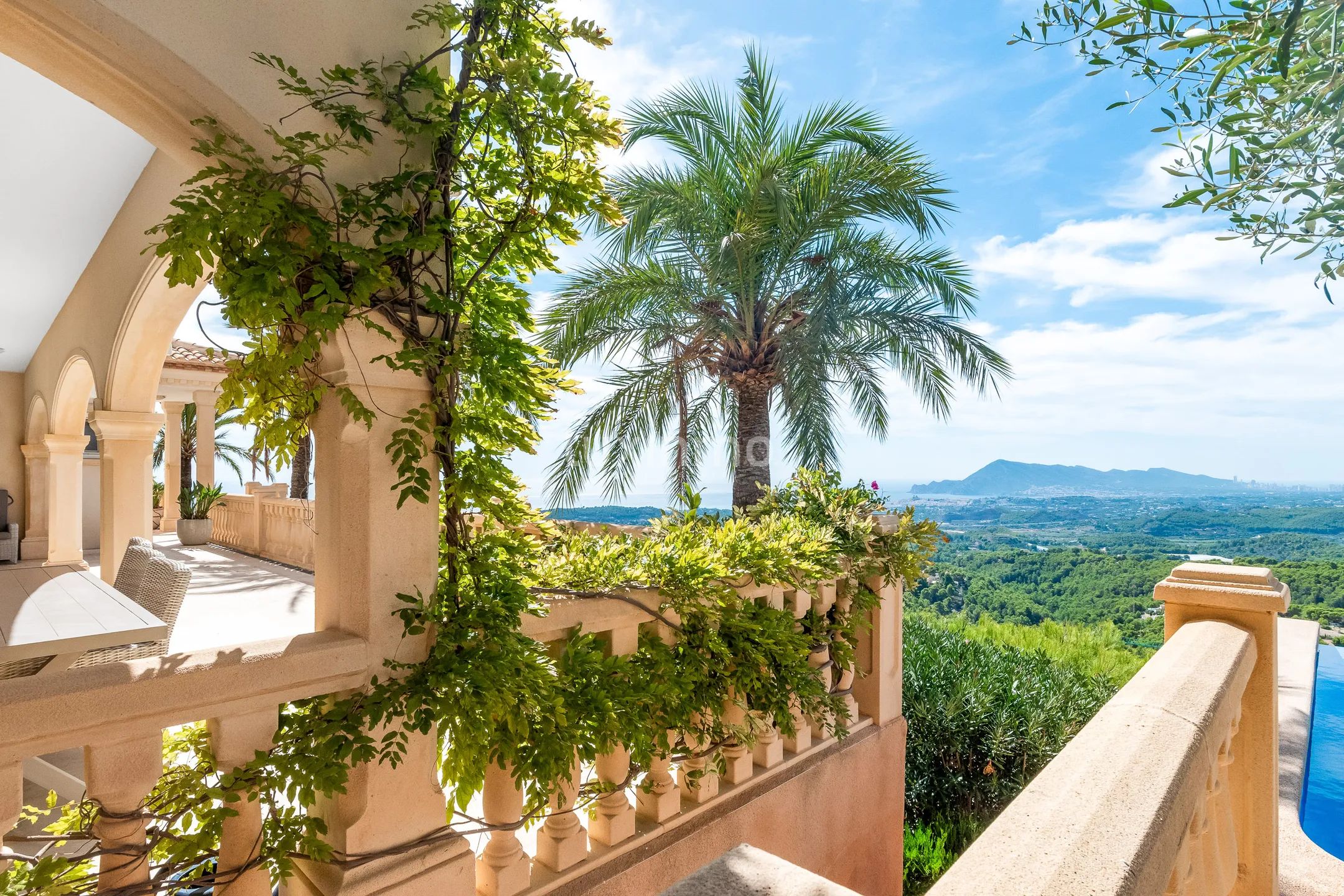 Impresionante villa con impresionantes vistas panorámicas al mar y a la montaña — photo 9