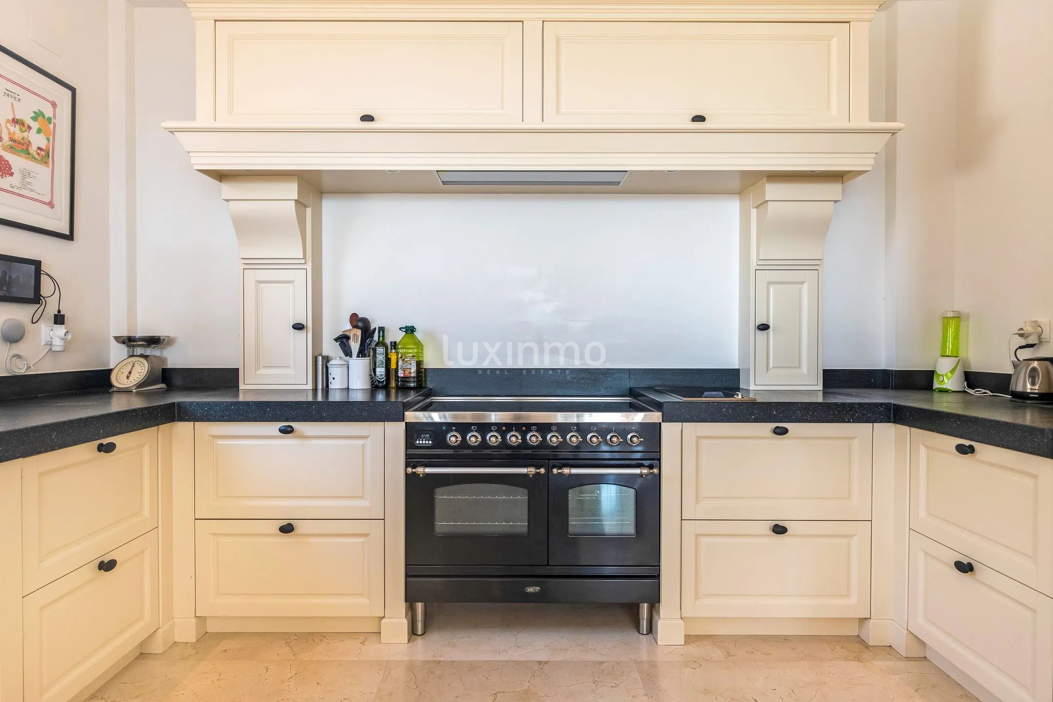 Stunning villa with breathtaking panoramic views of sea & mountain — photo 18